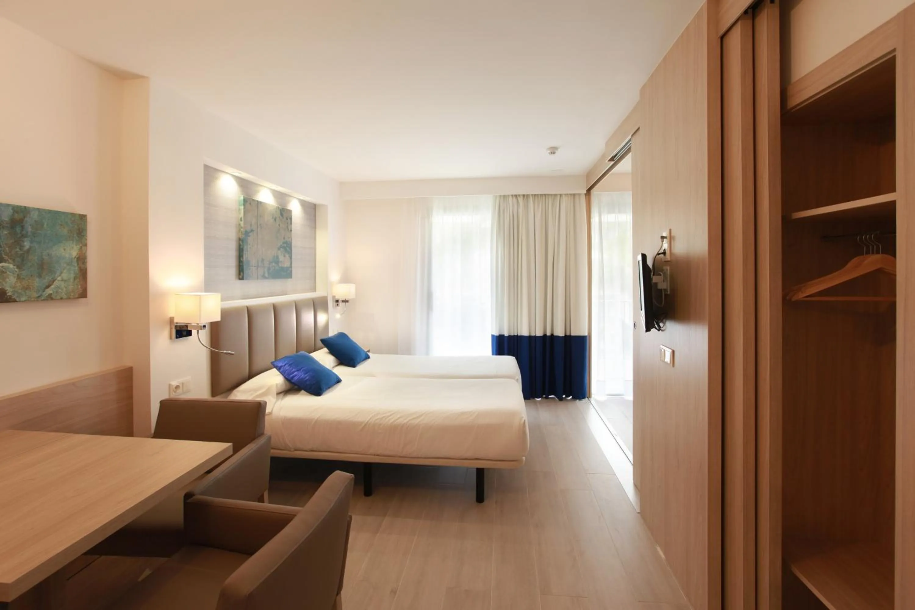 Bedroom, Bed in Grupotel Alcudia Pins