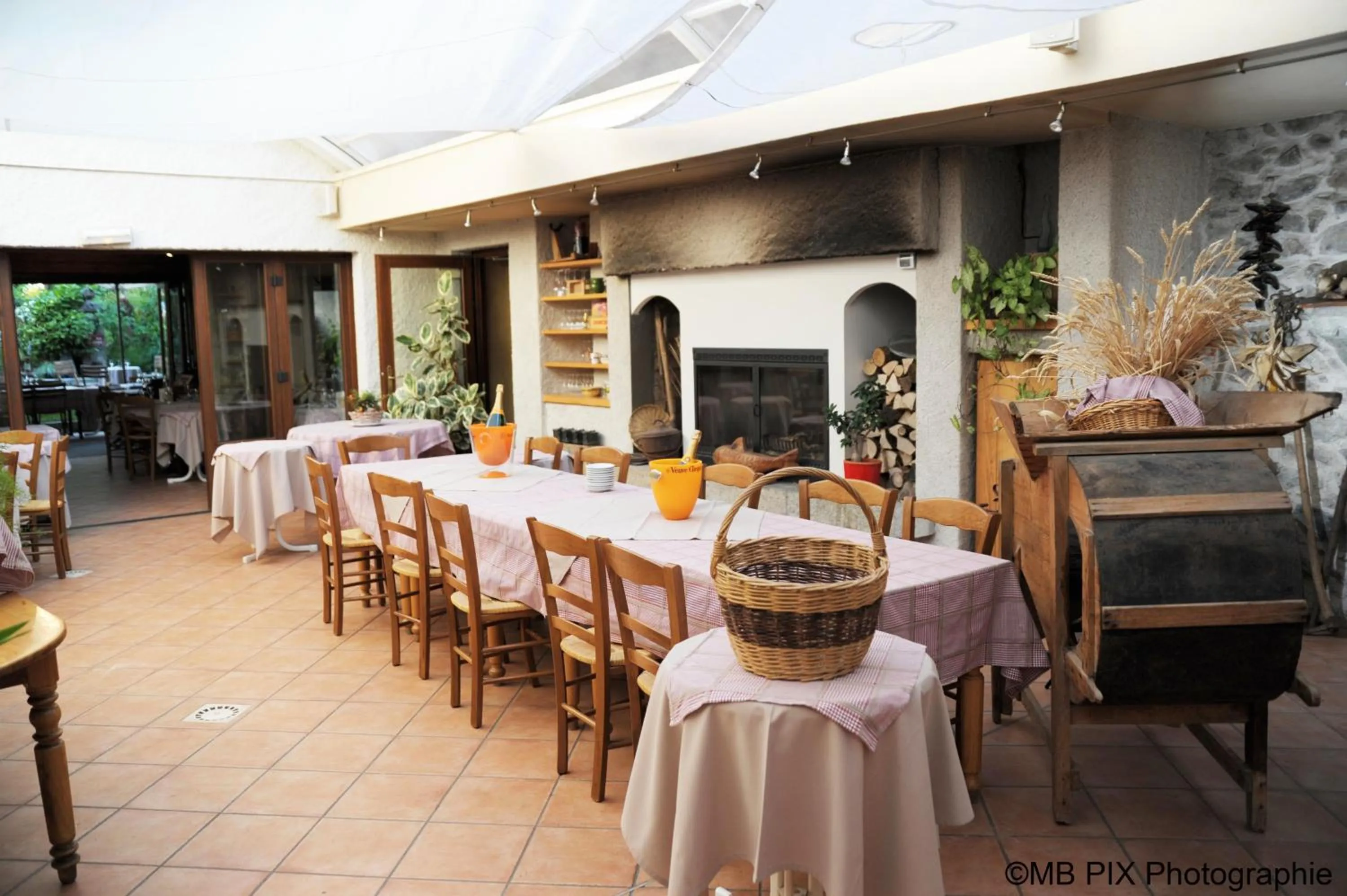 Restaurant/places to eat in Auberge d'Anthy