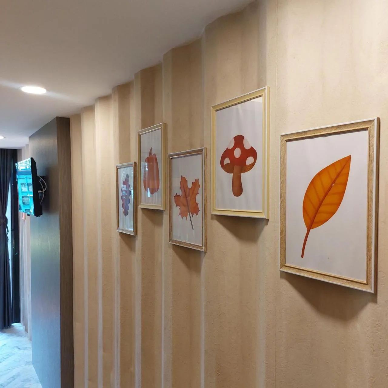 Photo of the whole room in Kipbox Hotel Trang