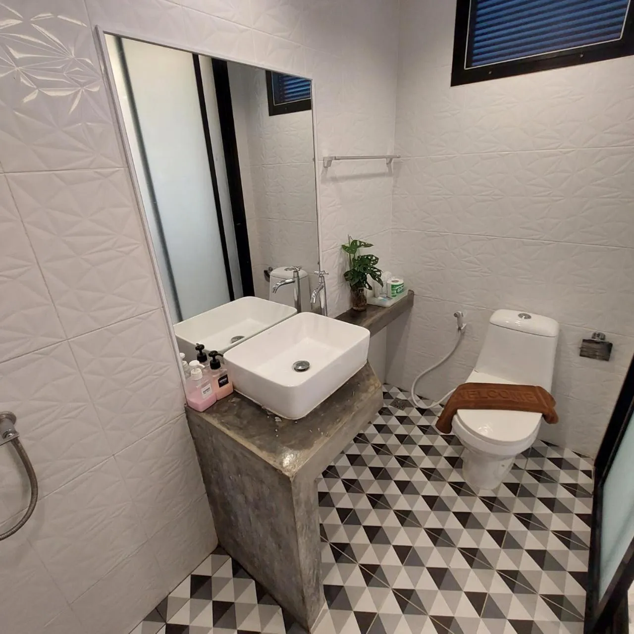 Bathroom in Kipbox Hotel Trang