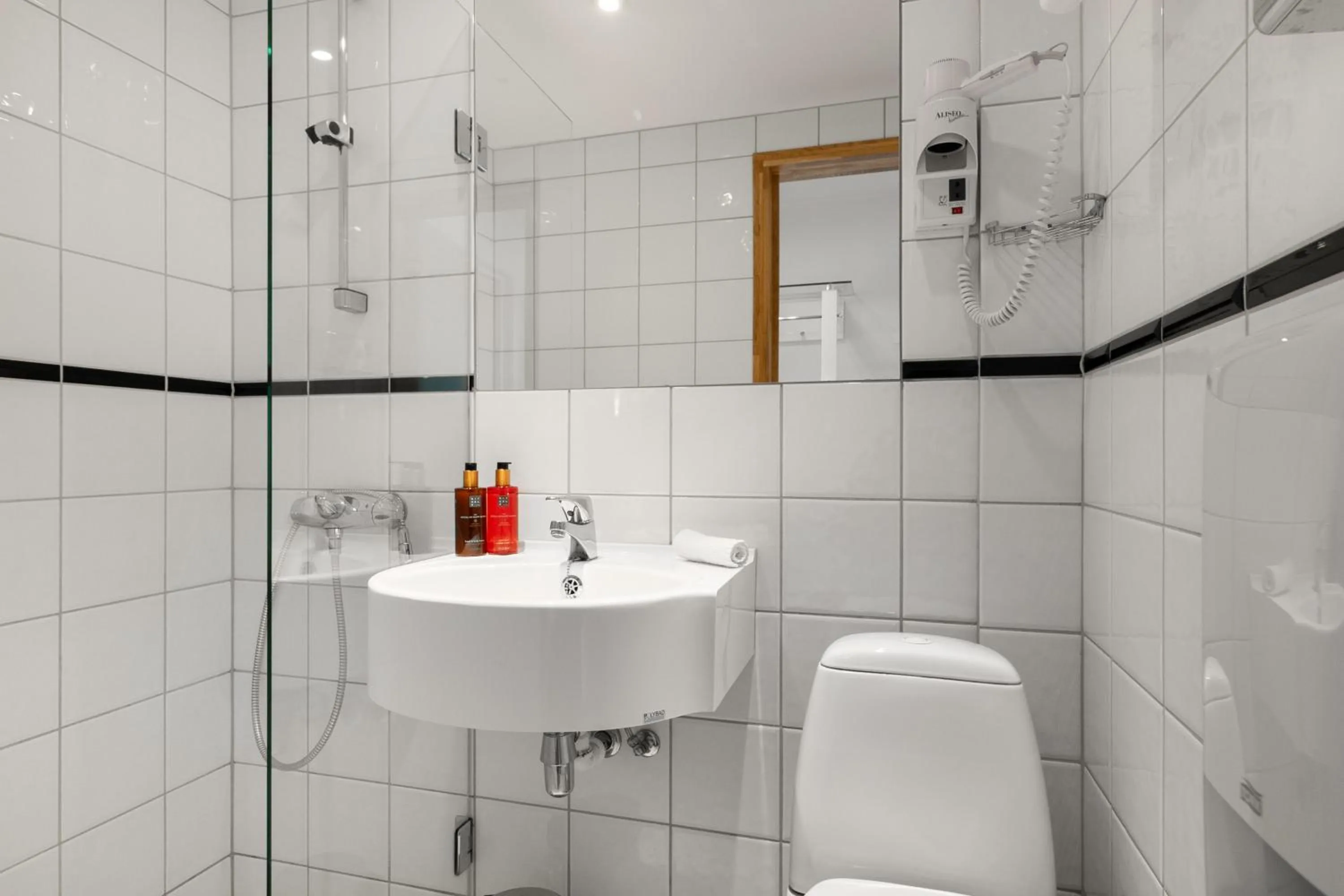 Shower in Frichs Hotel Hamar