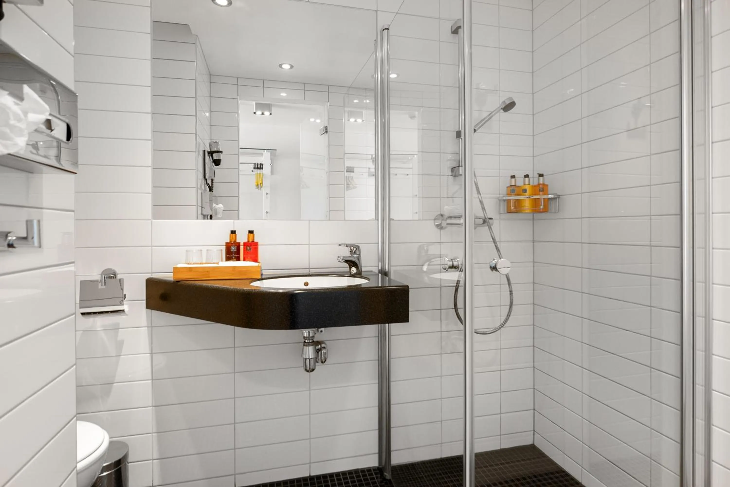 Shower in Frichs Hotel Hamar