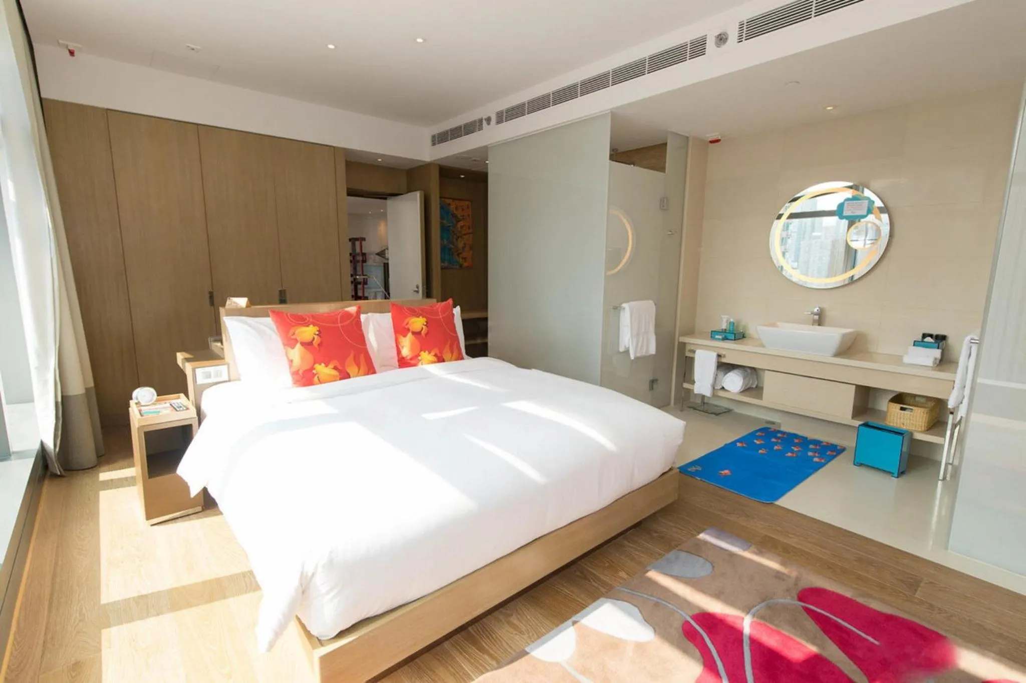 Bedroom, Bed in Hotel Indigo Hong Kong Island by IHG