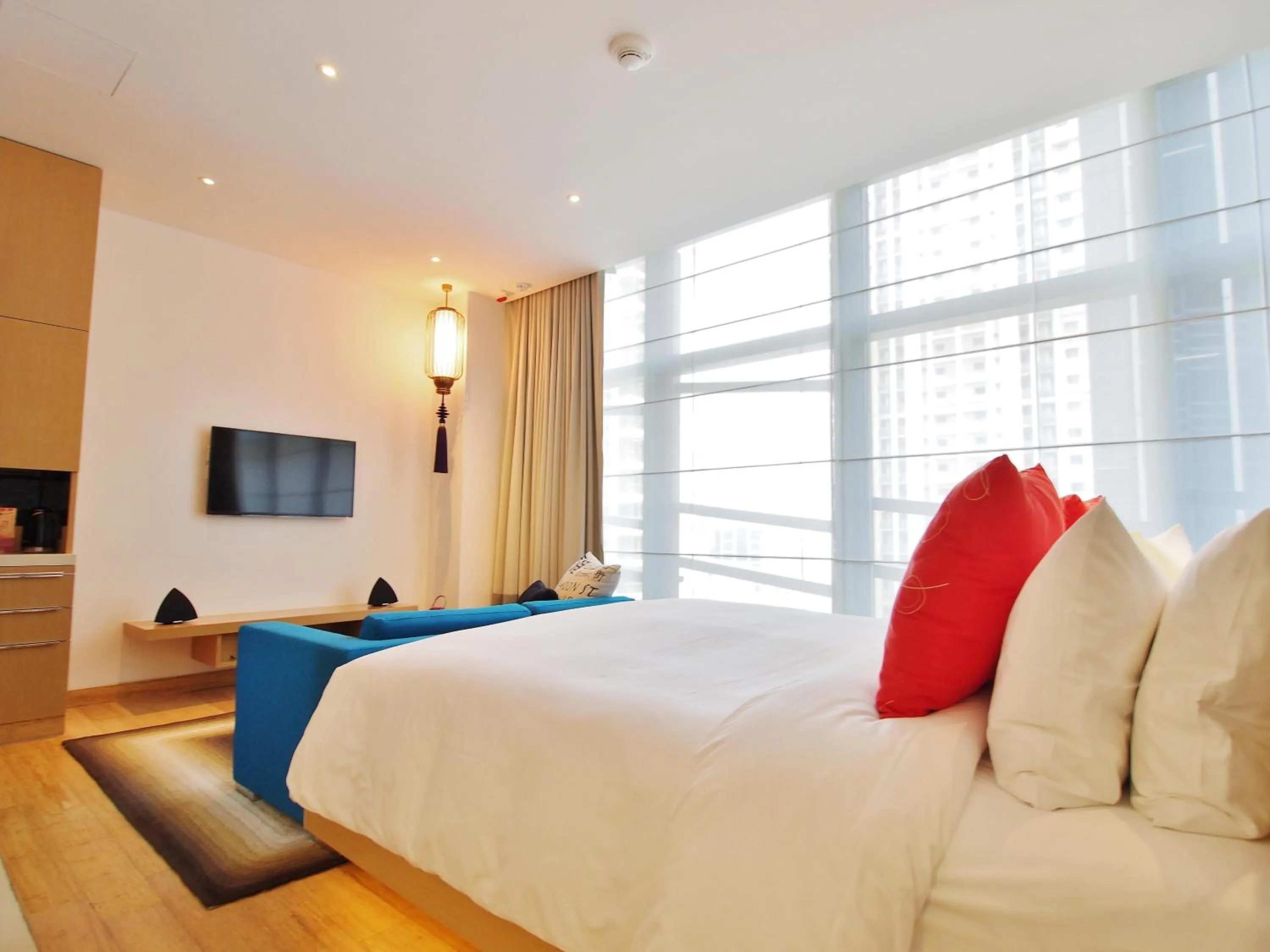 Photo of the whole room, Bed in Hotel Indigo Hong Kong Island by IHG