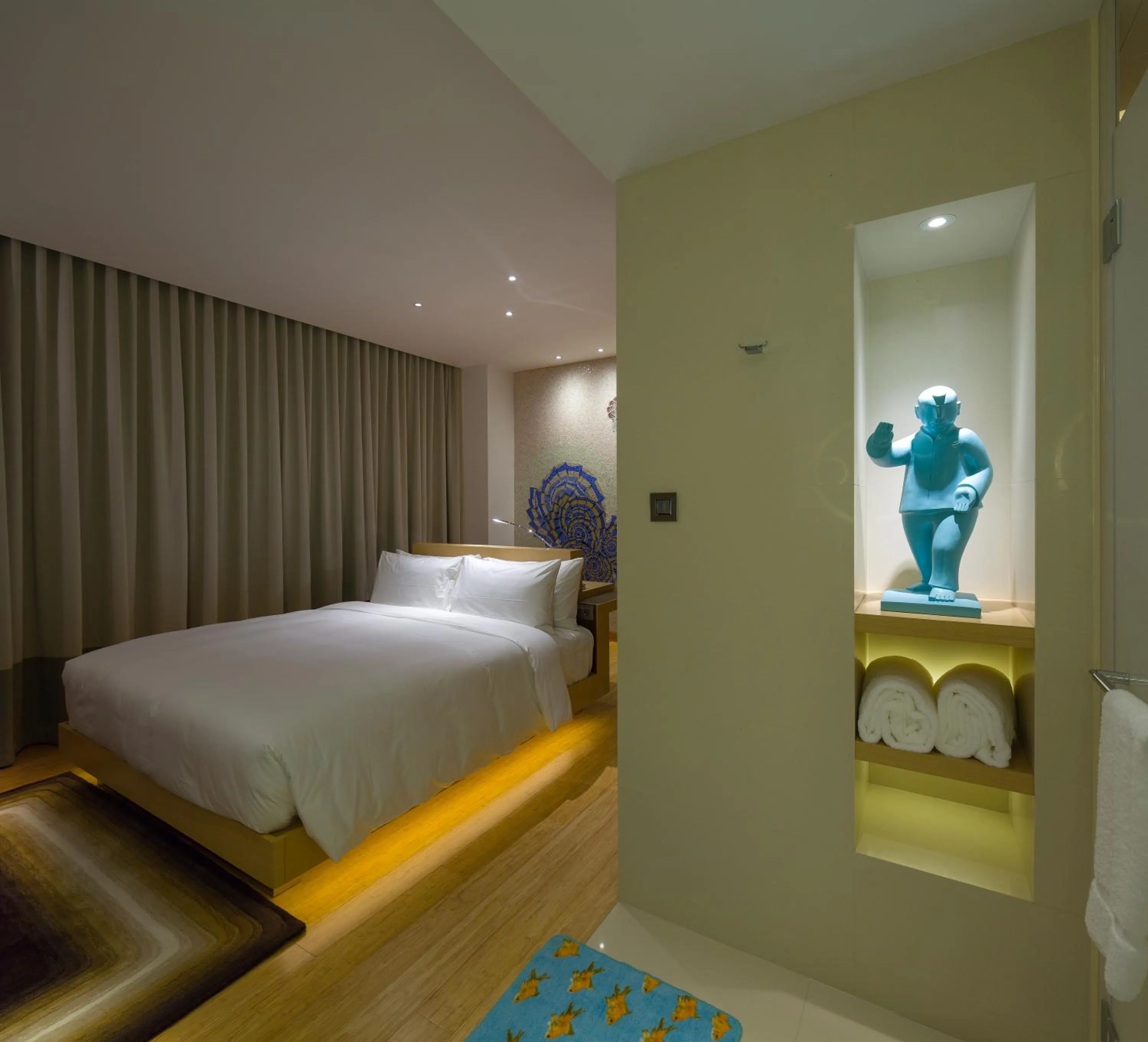 Bed in Hotel Indigo Hong Kong Island by IHG