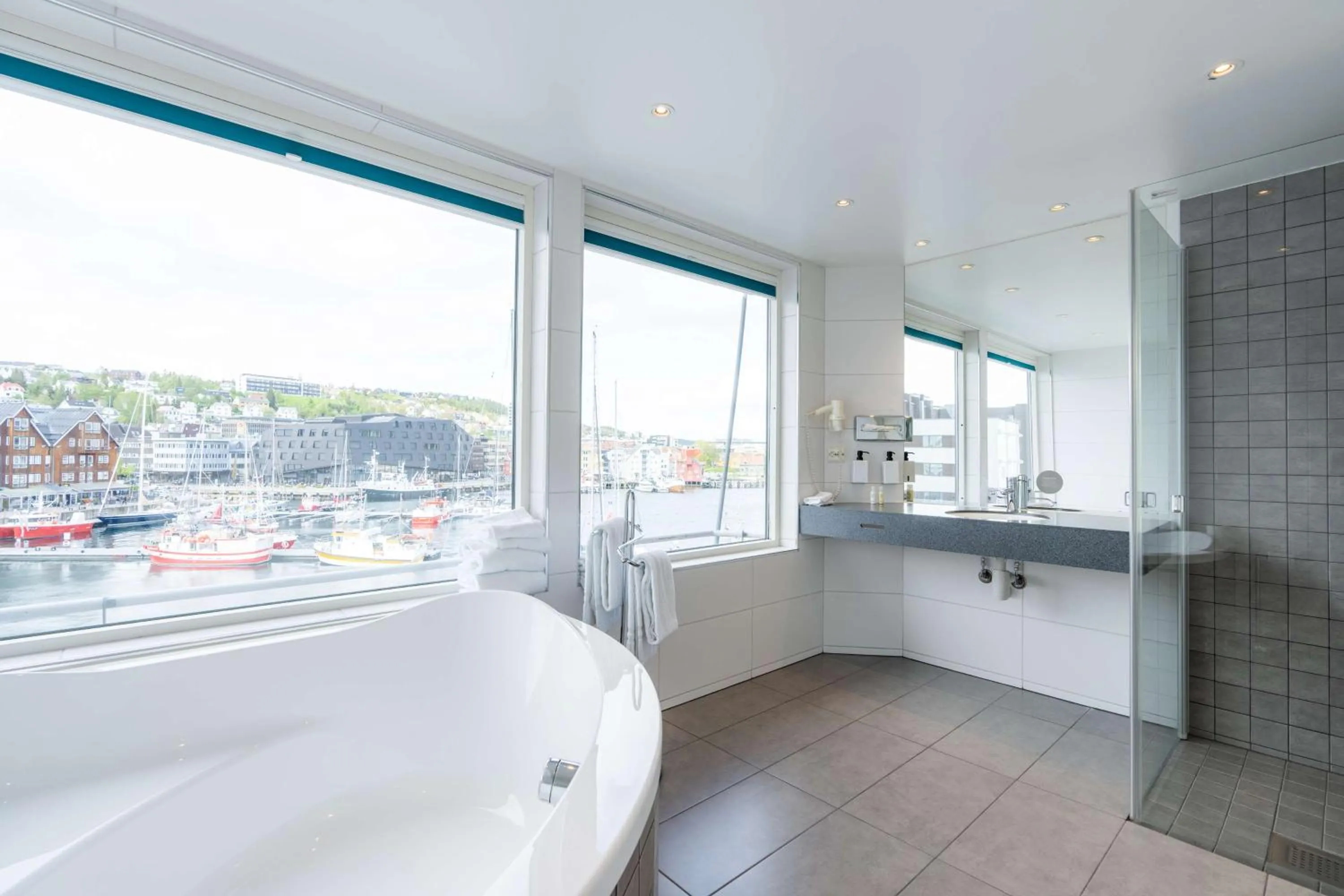 Bathroom in Scandic Ishavshotel