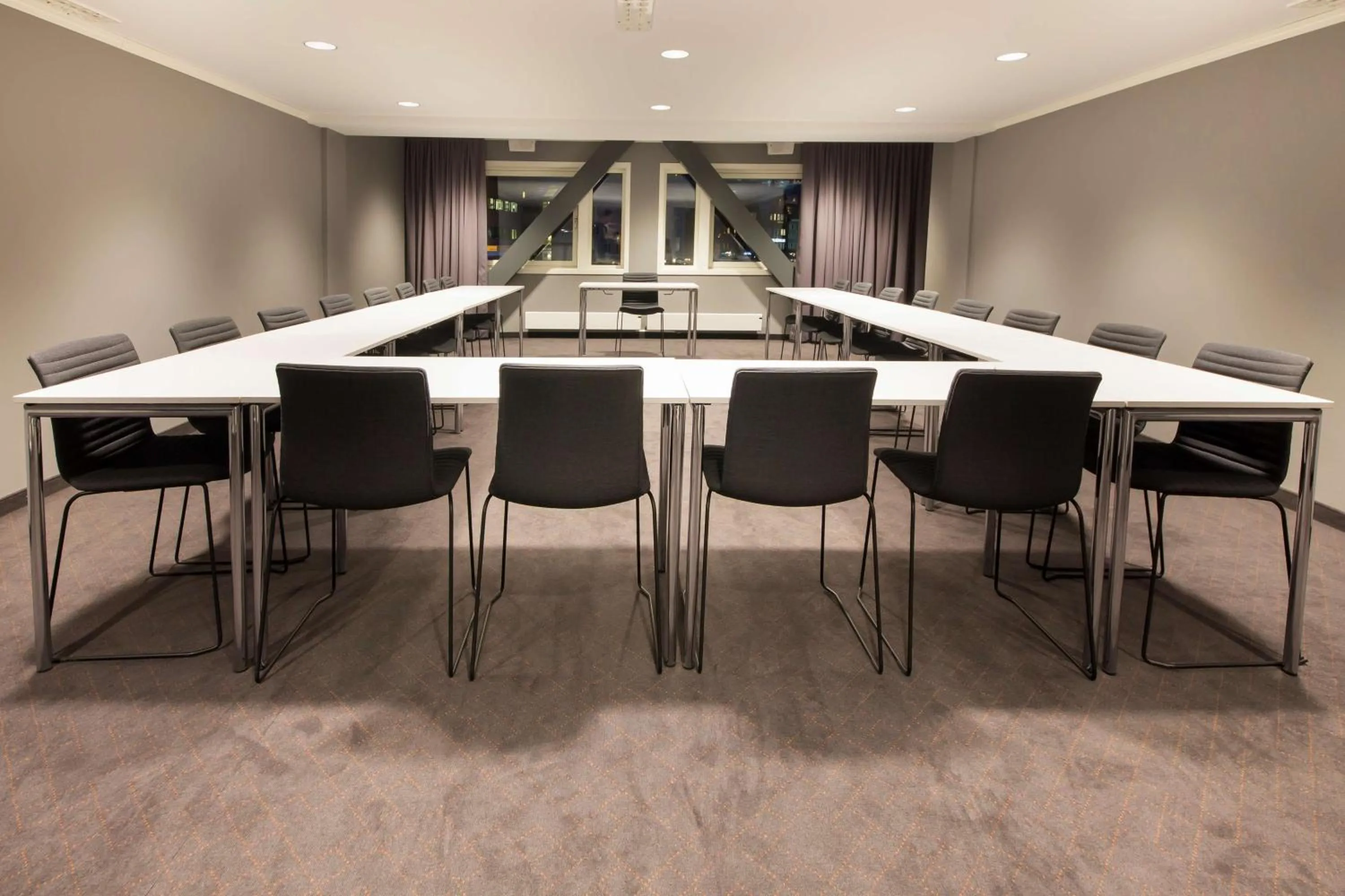 Meeting/conference room in Scandic Ishavshotel