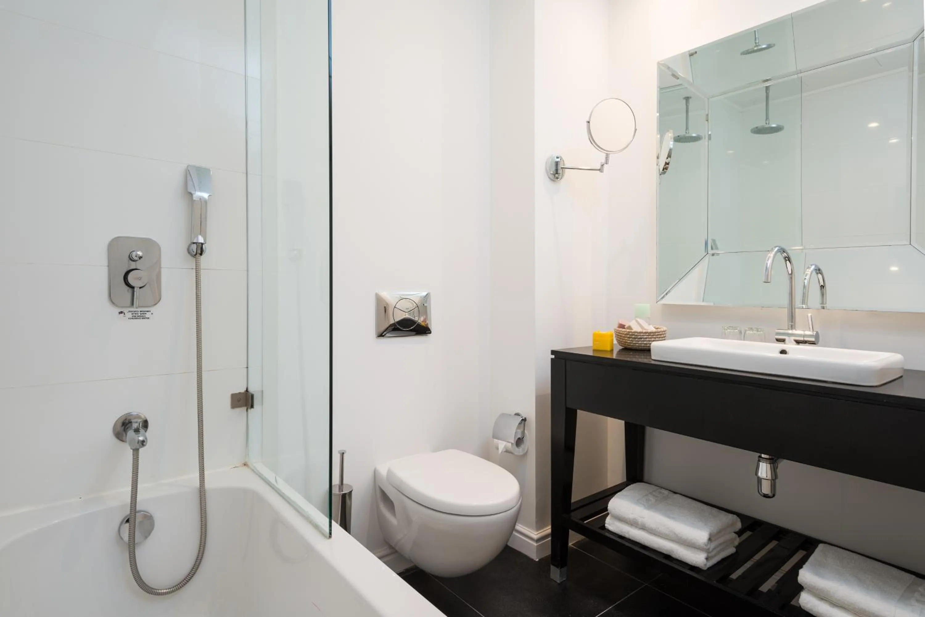 Shower in Leonardo Boutique Hotel Tel Aviv