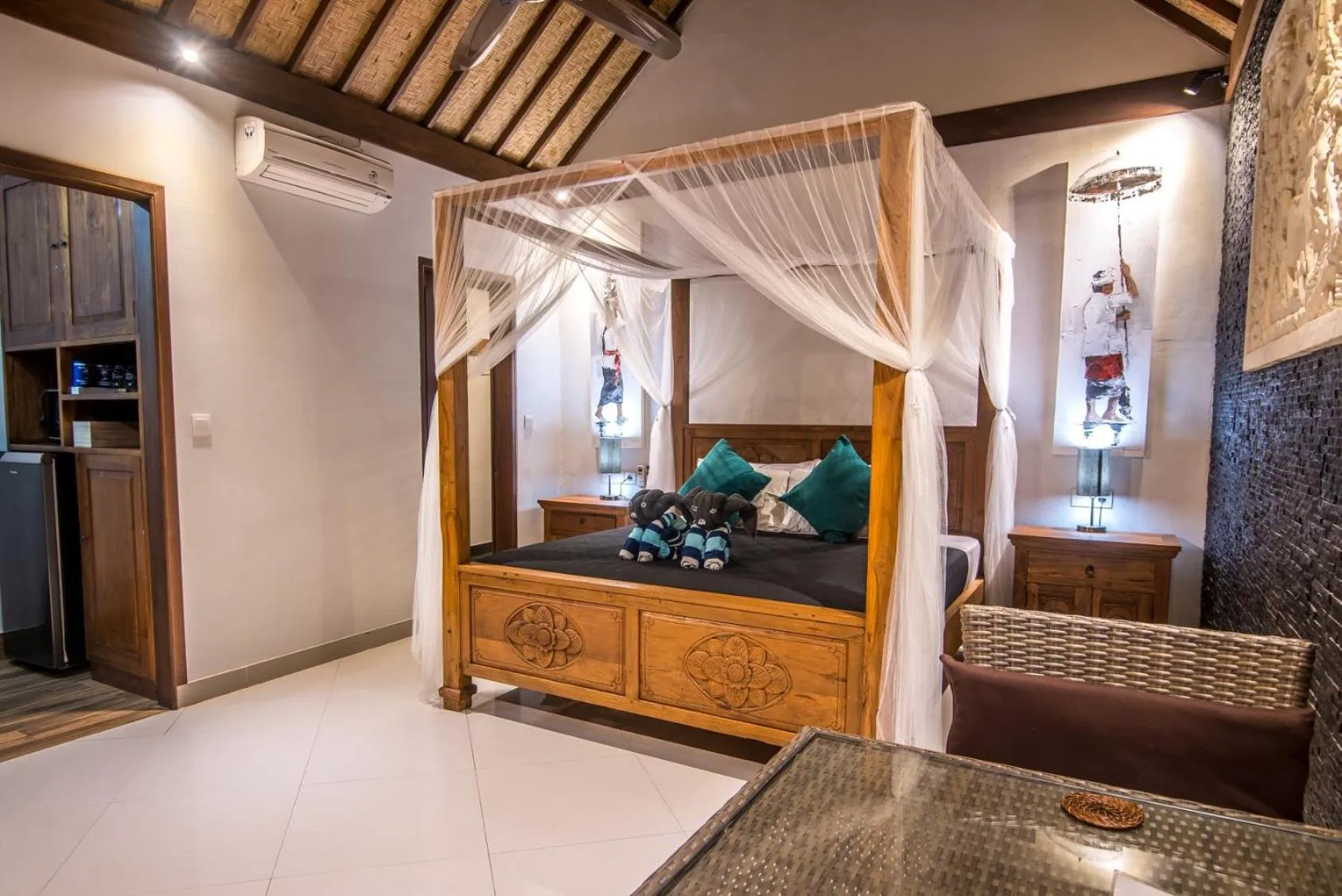 TV and multimedia, Bed in Bali Santi Bungalows