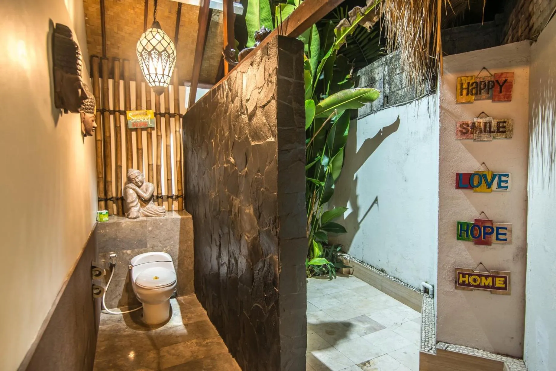 Toilet in Bali Santi Bungalows