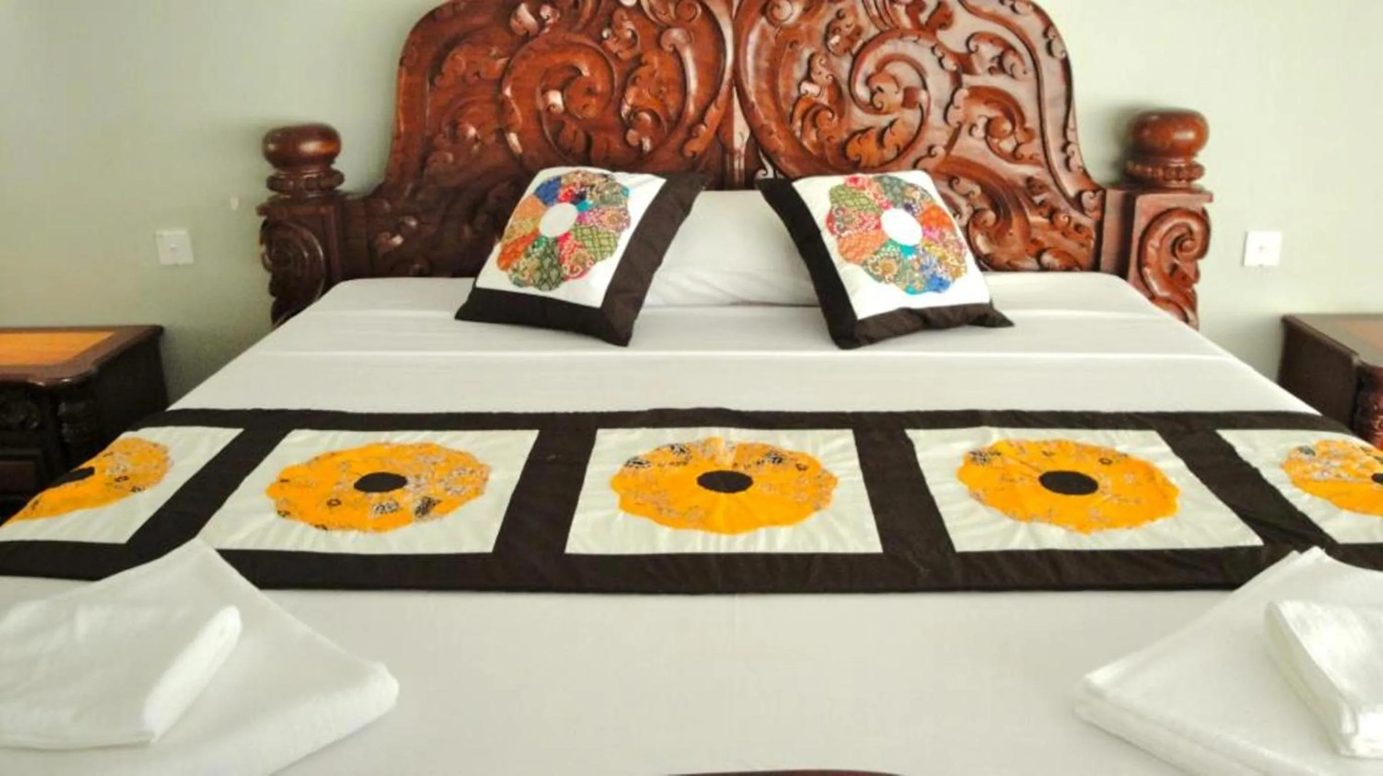 Bed in Memoria Palace & Resort