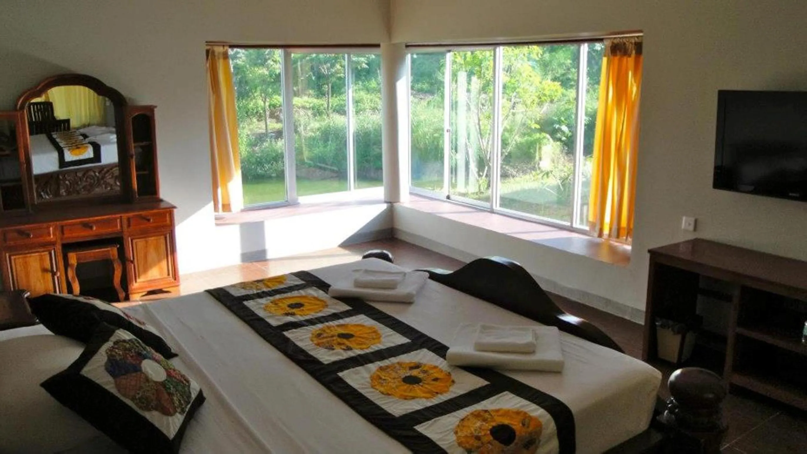 Bed in Memoria Palace & Resort