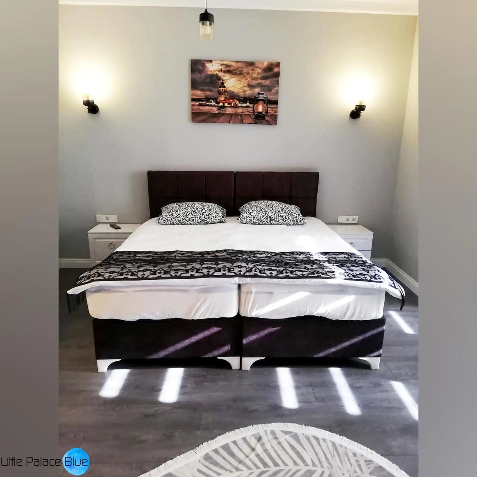 Bed in Little Palace Blue Apartment