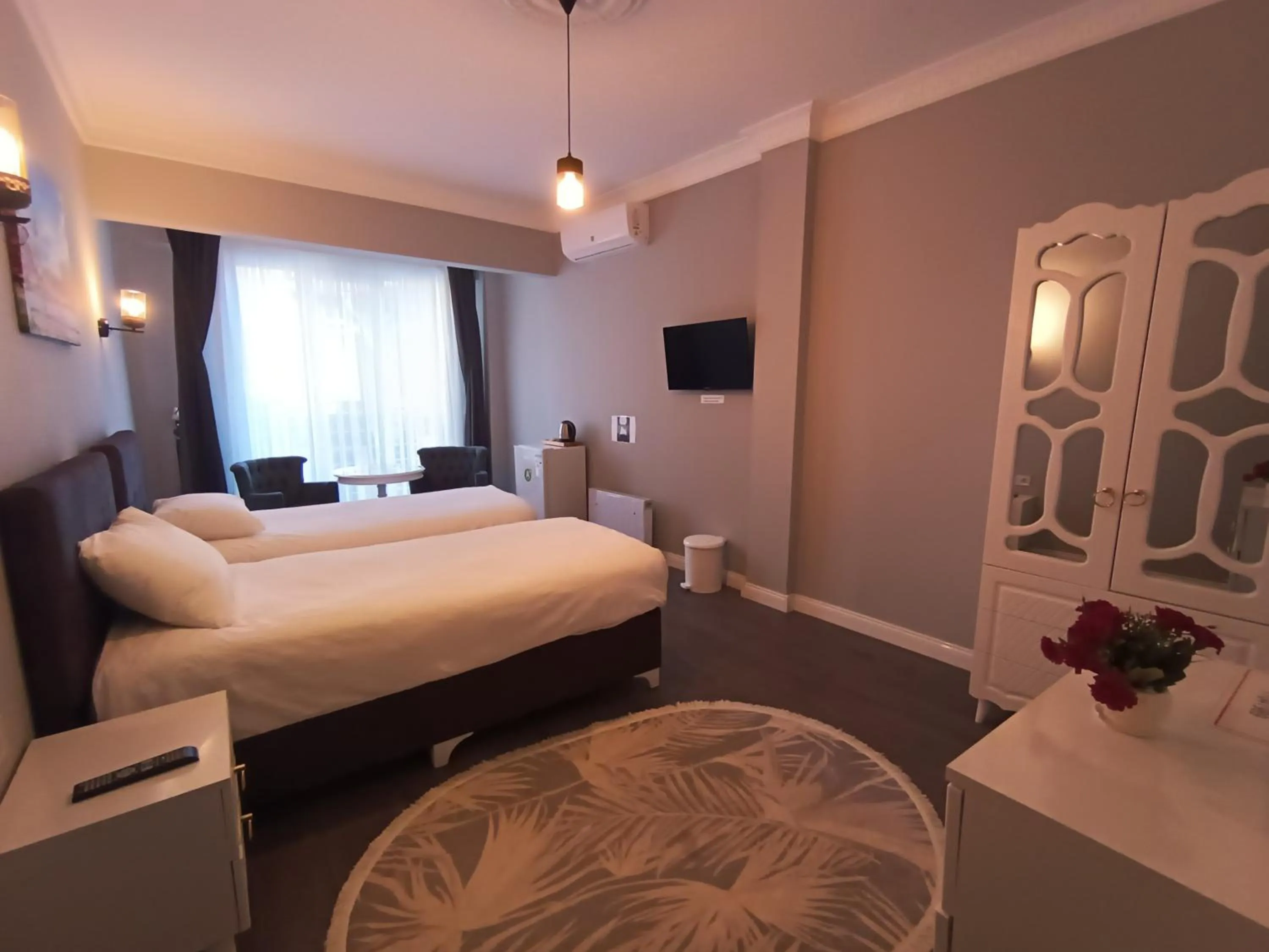 Photo of the whole room, Bed in Little Palace Blue Apartment