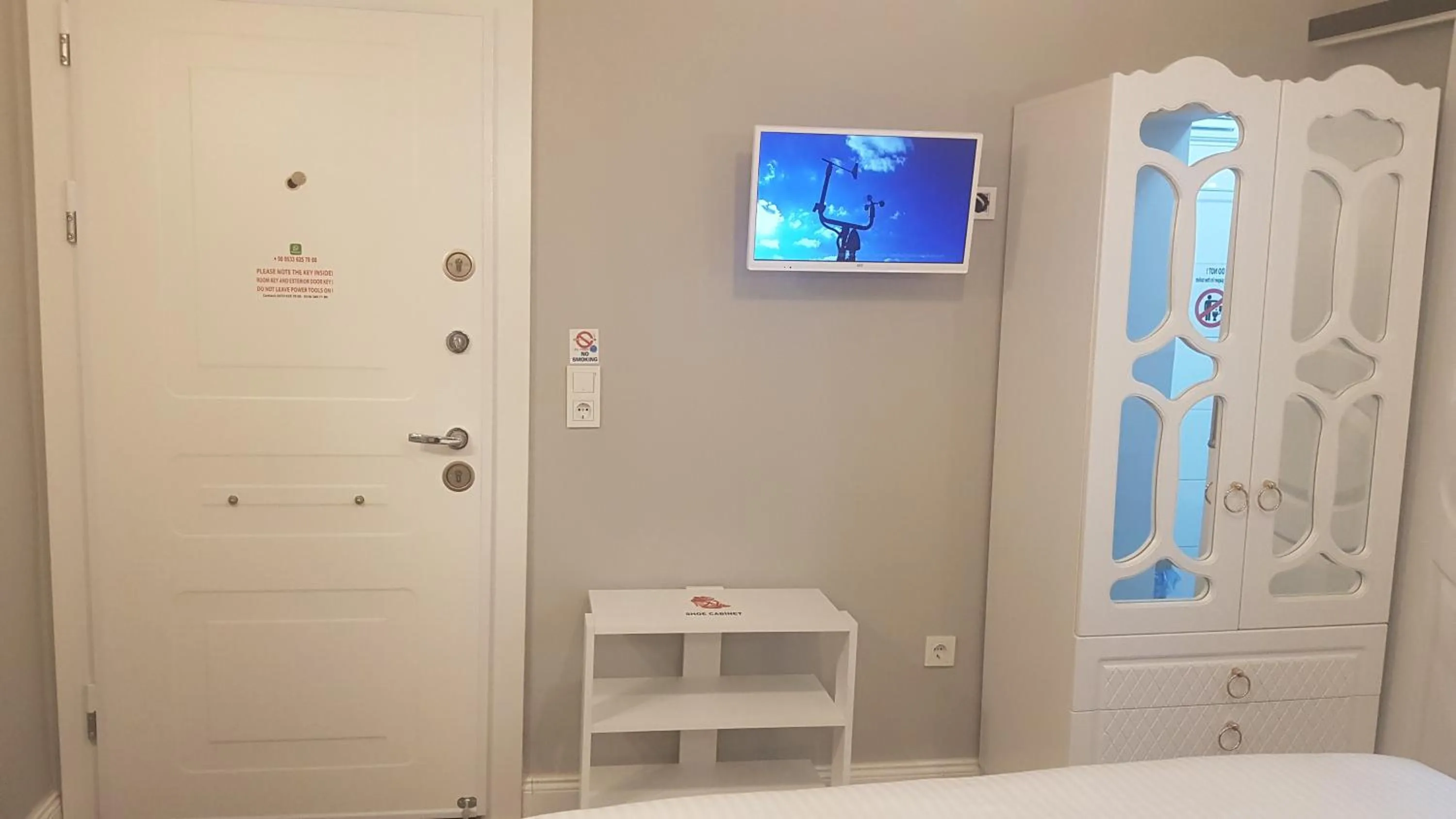 Communal lounge/ TV room, Bed in Little Palace Blue Apartment