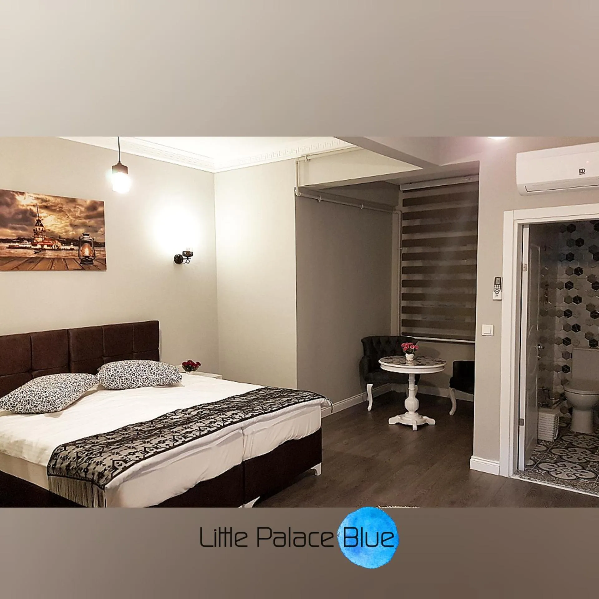 Photo of the whole room, Bed in Little Palace Blue Apartment