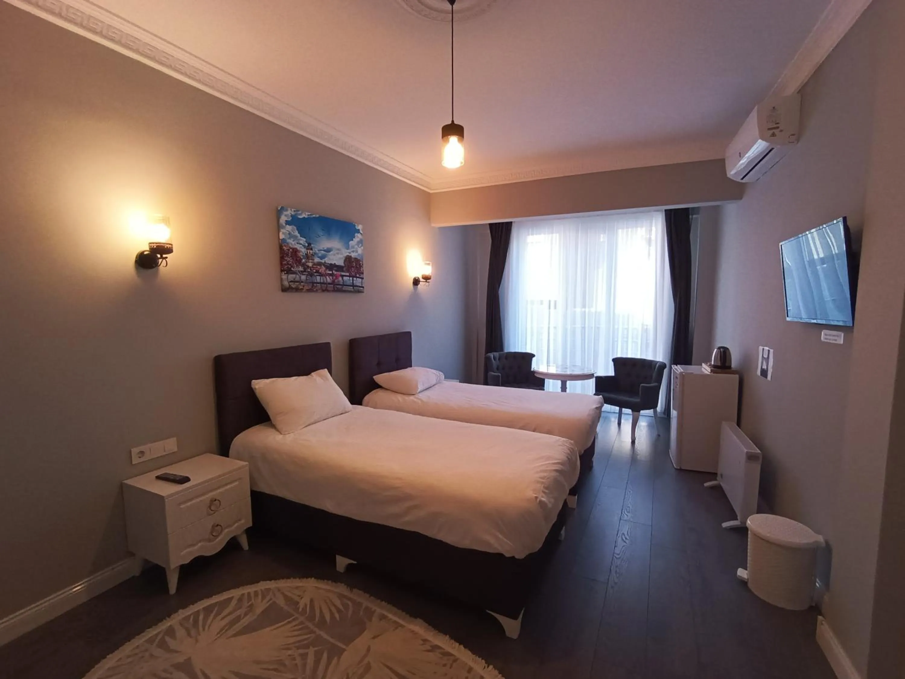 Photo of the whole room, Bed in Little Palace Blue Apartment