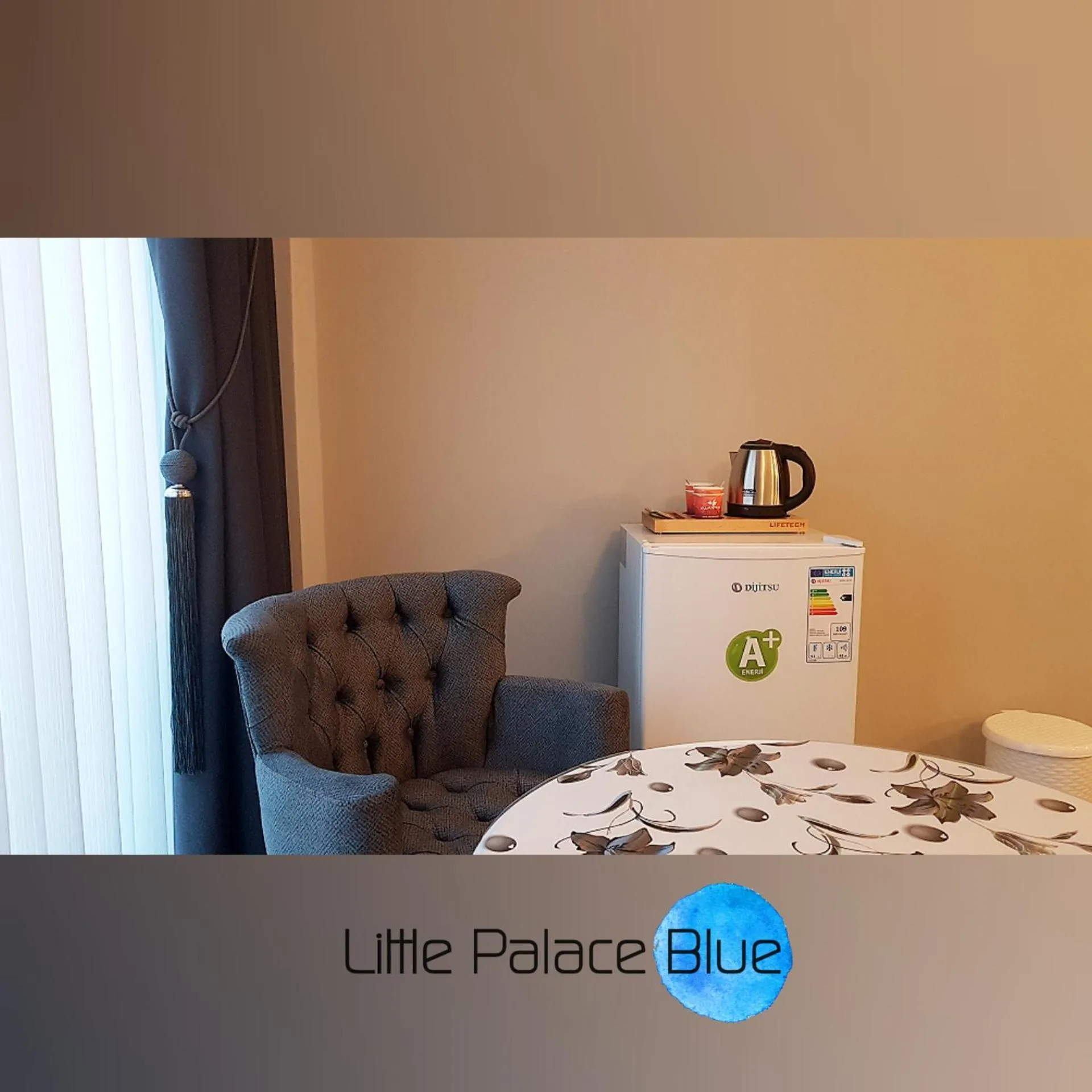 Coffee/tea facilities in Little Palace Blue Apartment