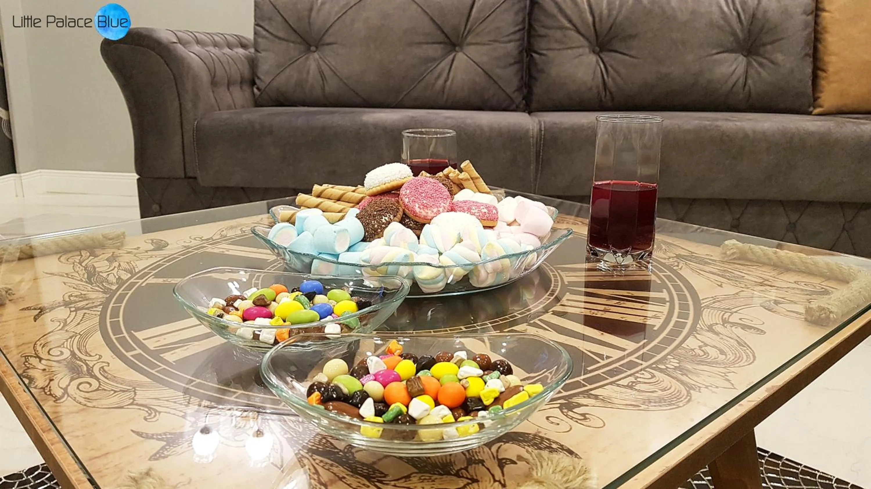 Food and drinks in Little Palace Blue Apartment