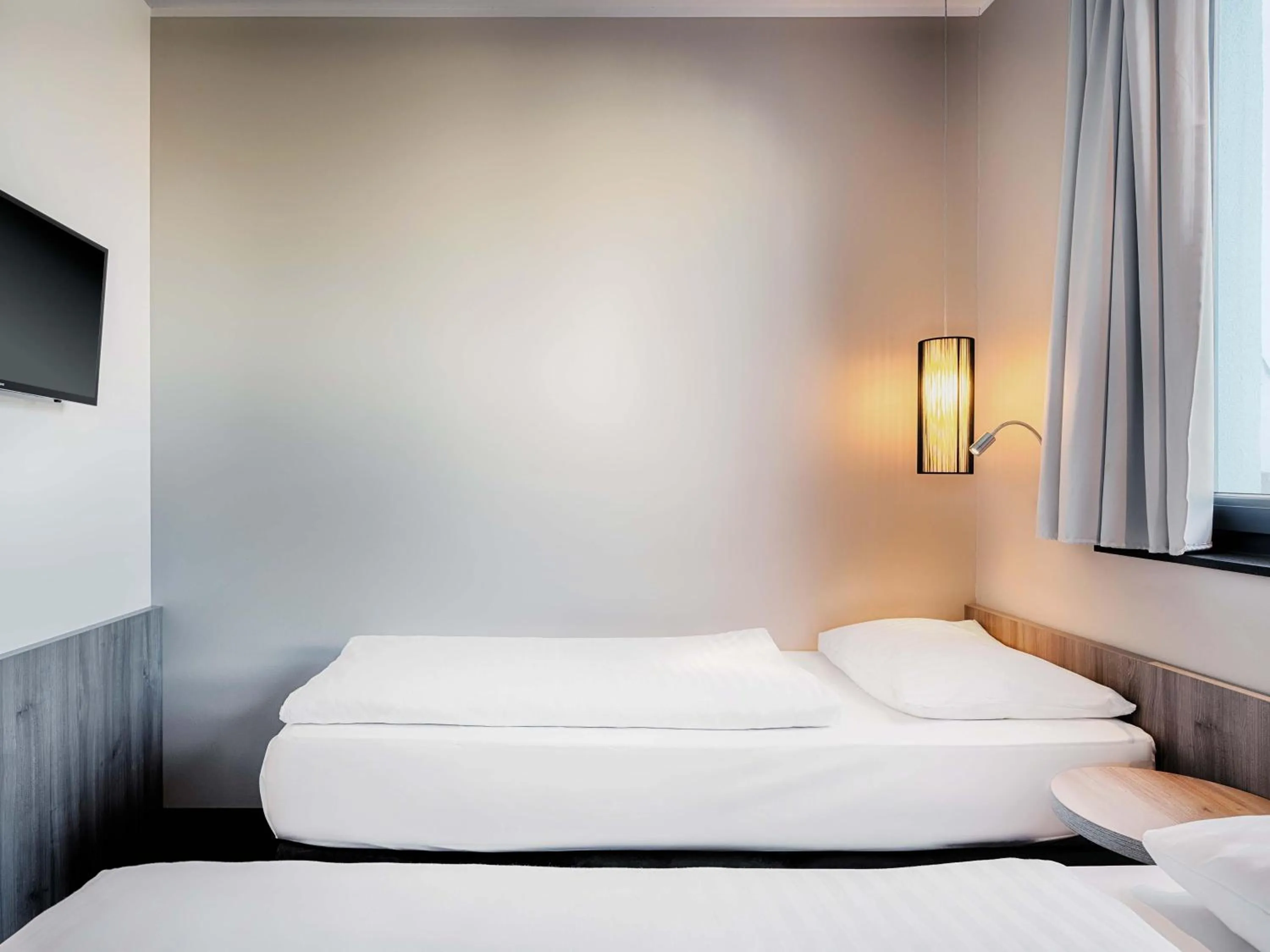 Photo of the whole room, Bed in B&B Hotel Nürnberg-Plärrer