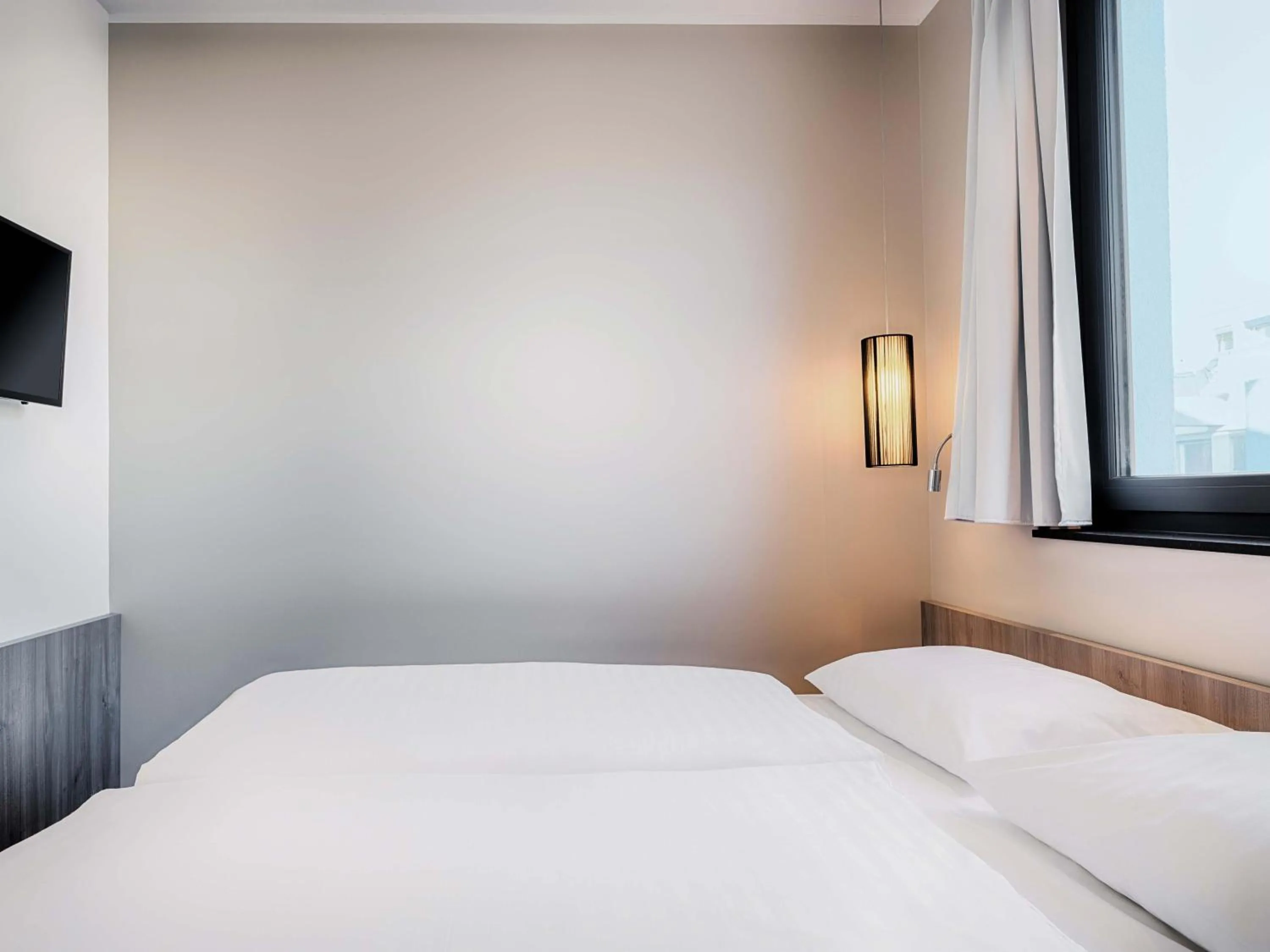 Photo of the whole room, Bed in B&B Hotel Nürnberg-Plärrer