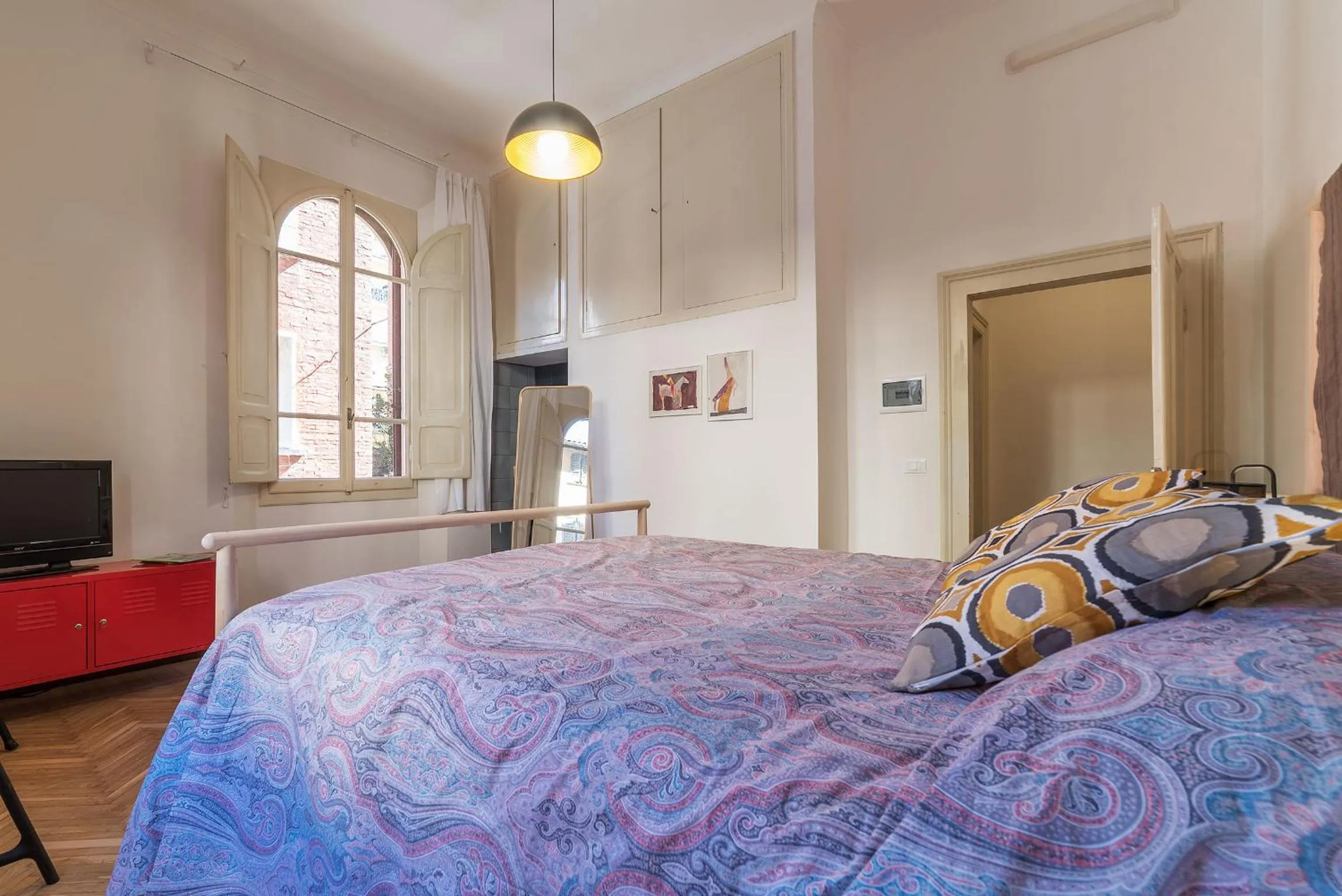 Bedroom, Bed in Tilia