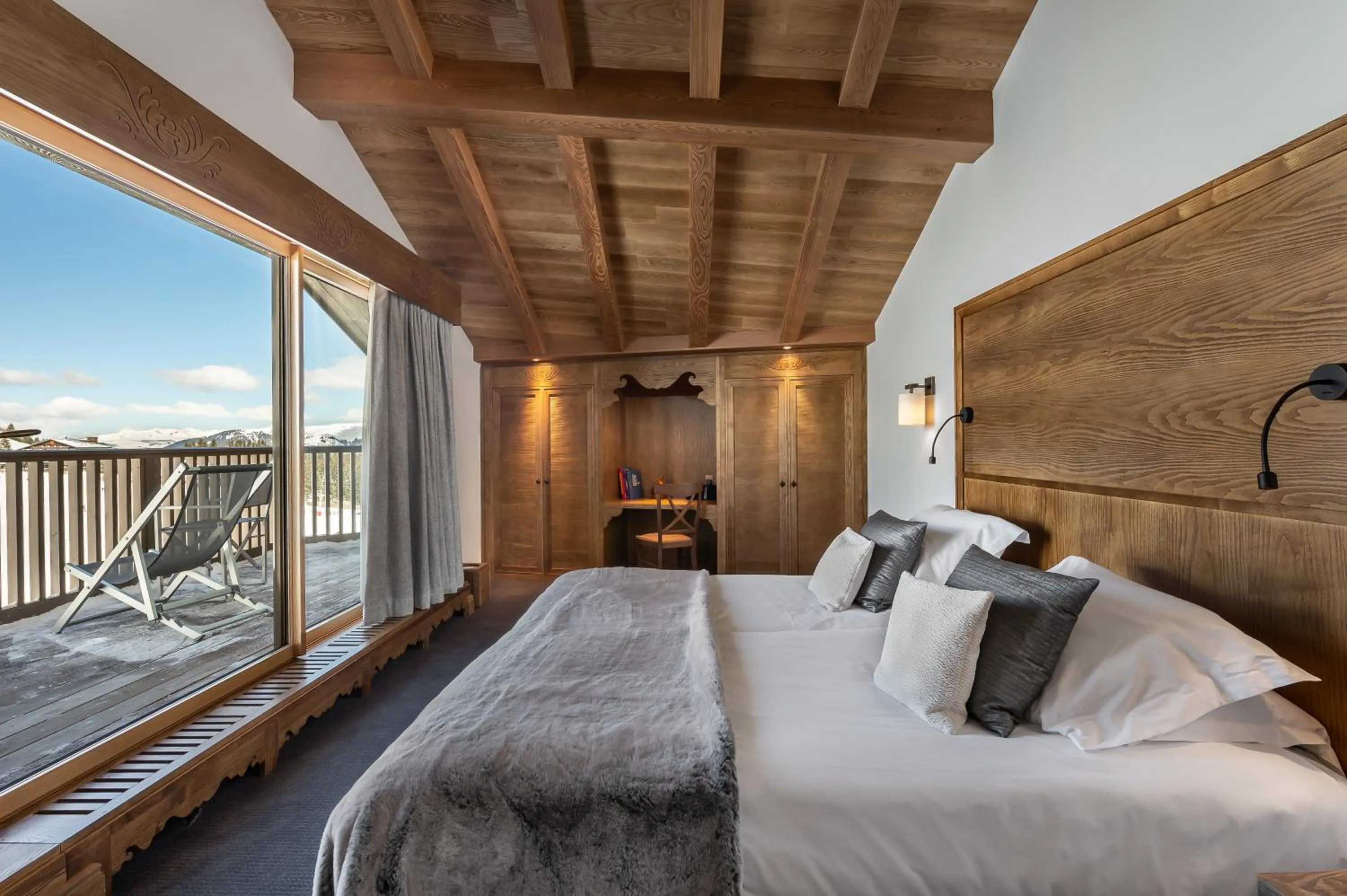 Bedroom, Bed in Hotel Annapurna