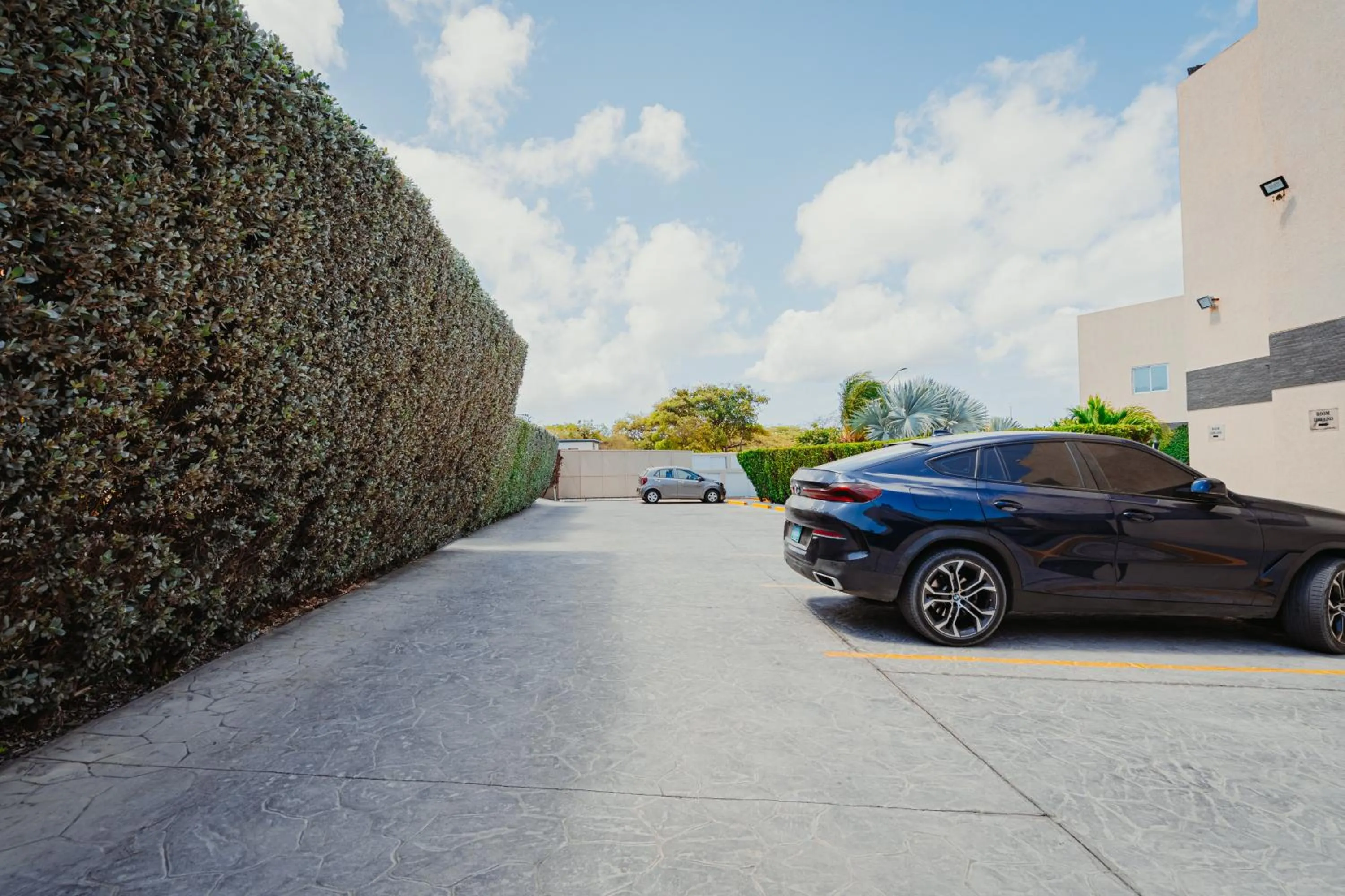 Parking in Hotel RH Boutique Aruba