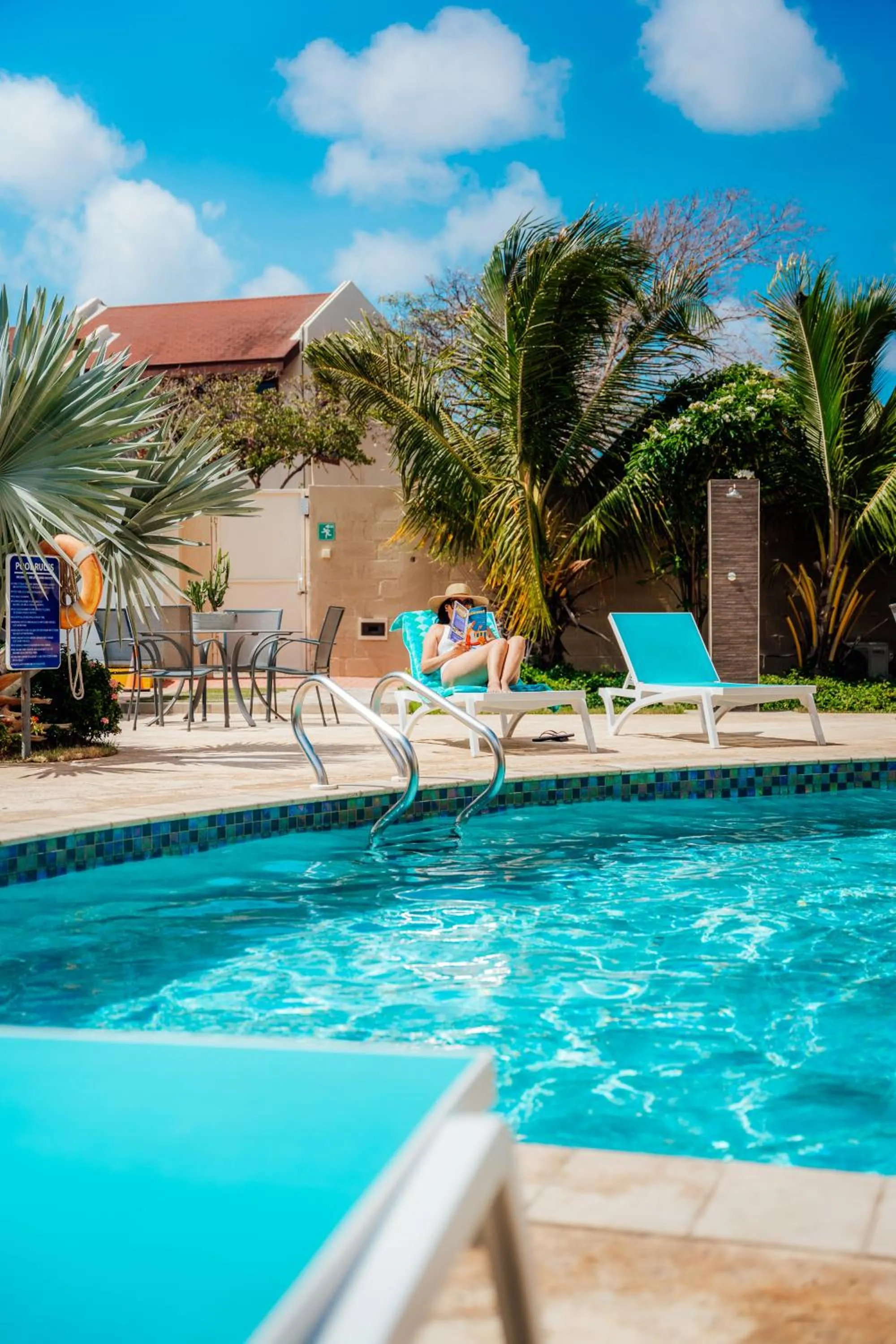 Swimming pool in Hotel RH Boutique Aruba