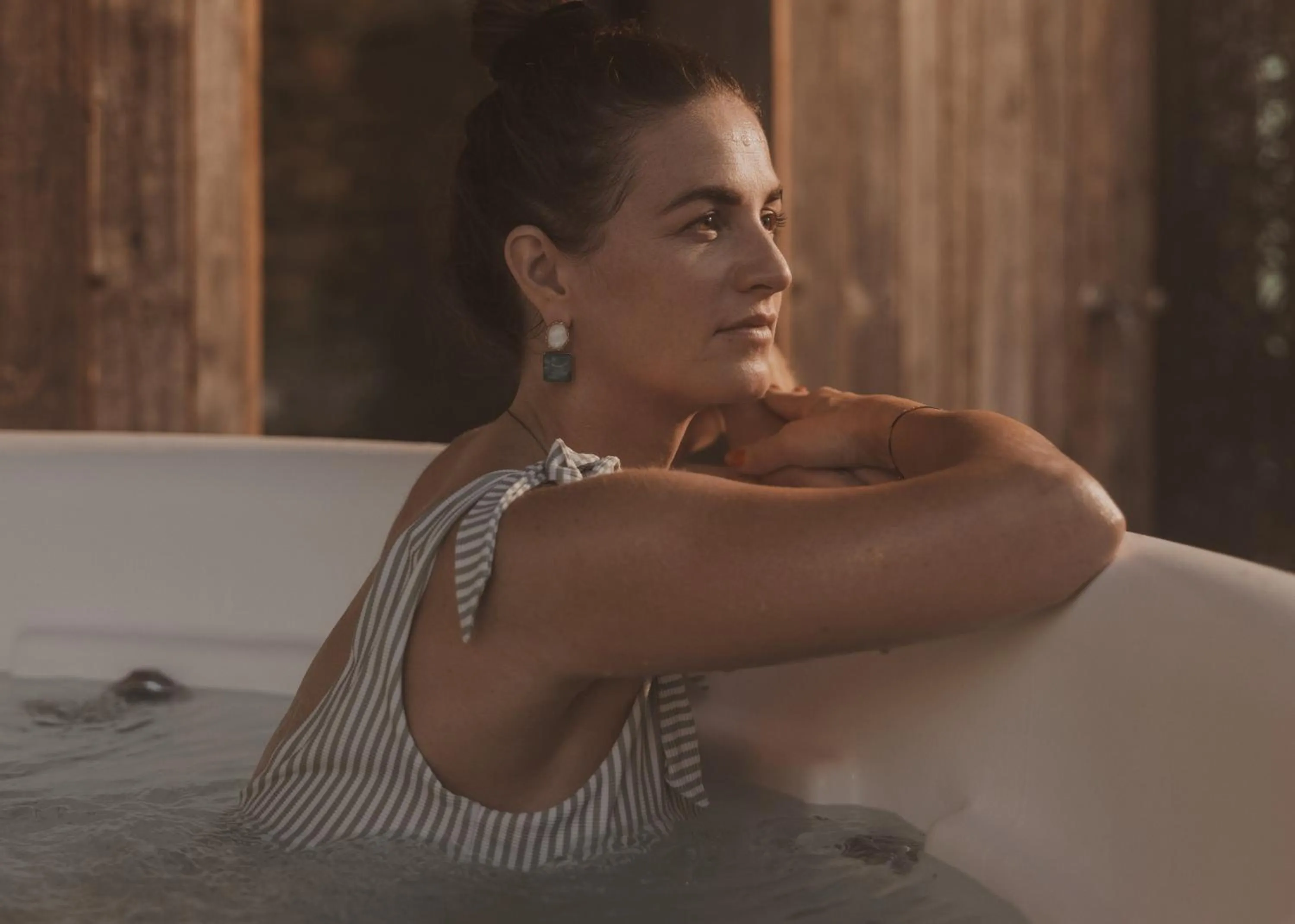 Hot Tub in GOING TRIPLE A apartments WEST