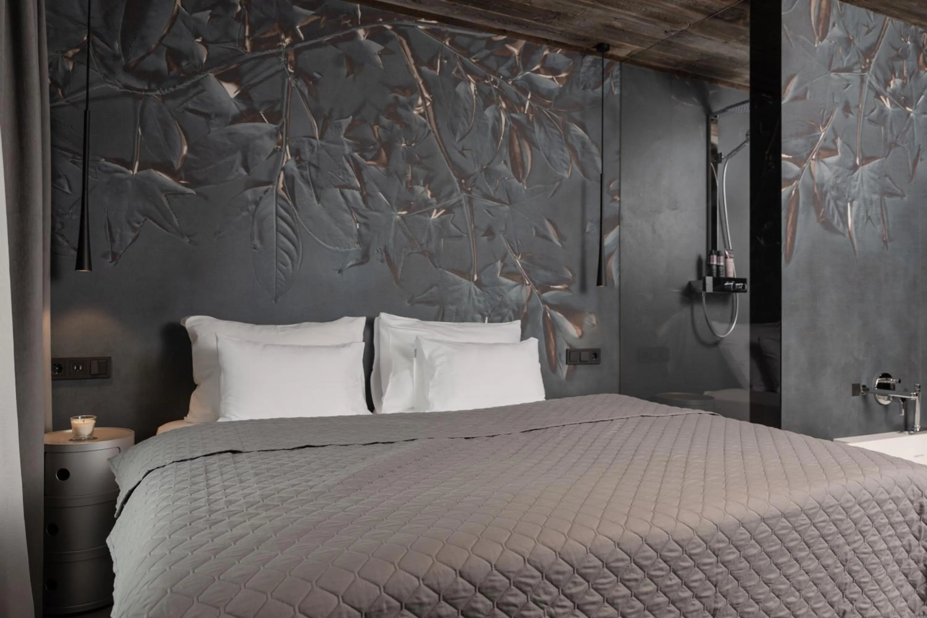 Bathroom, Bed in GOING TRIPLE A apartments WEST