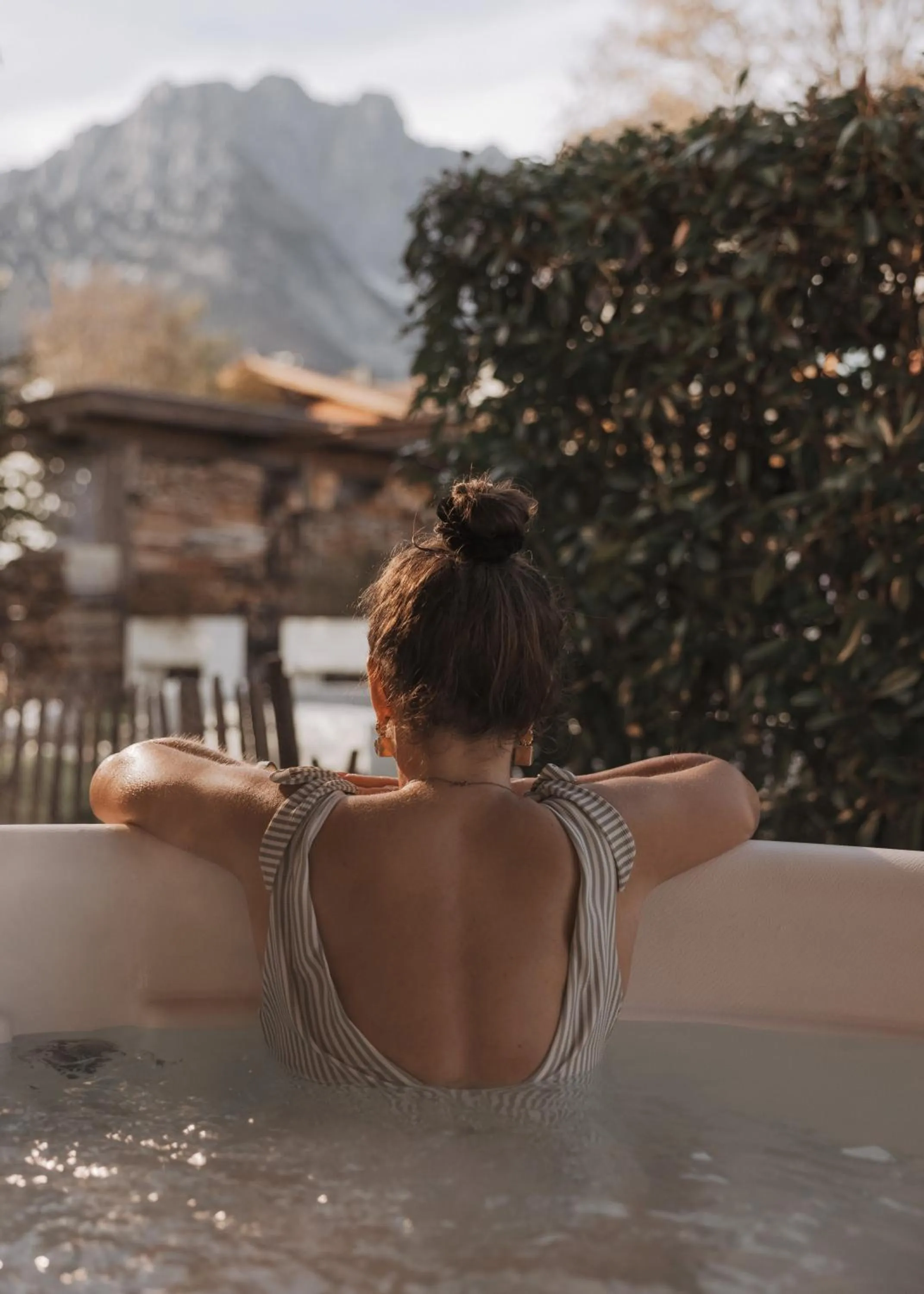 Hot Tub in GOING TRIPLE A apartments WEST