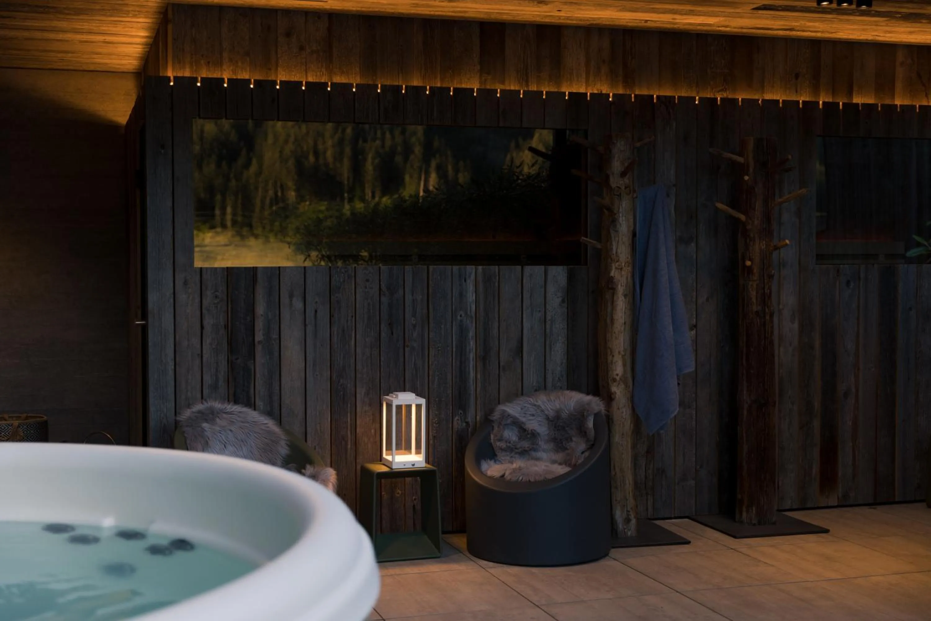 Hot Tub in GOING TRIPLE A apartments WEST