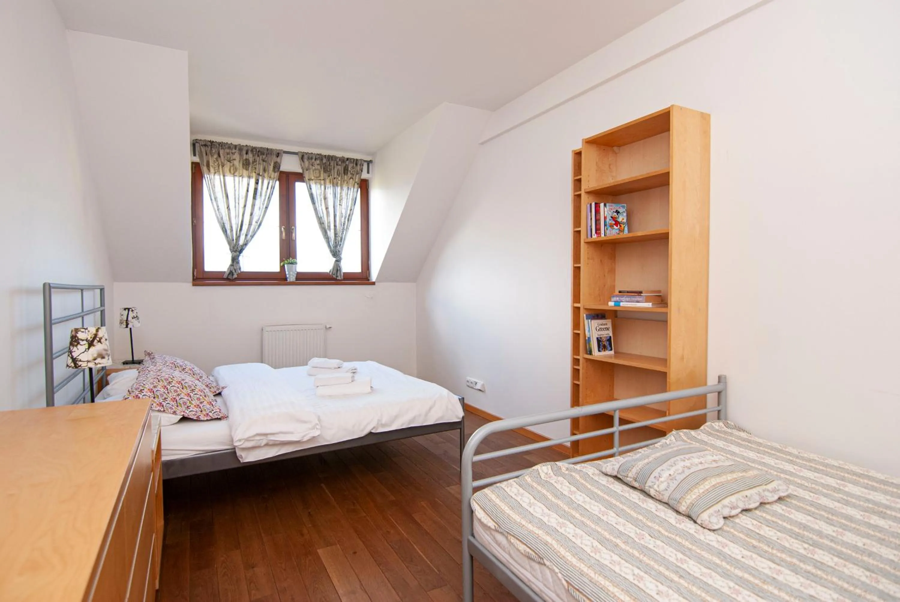Library, Bed in Apartmany Sileas