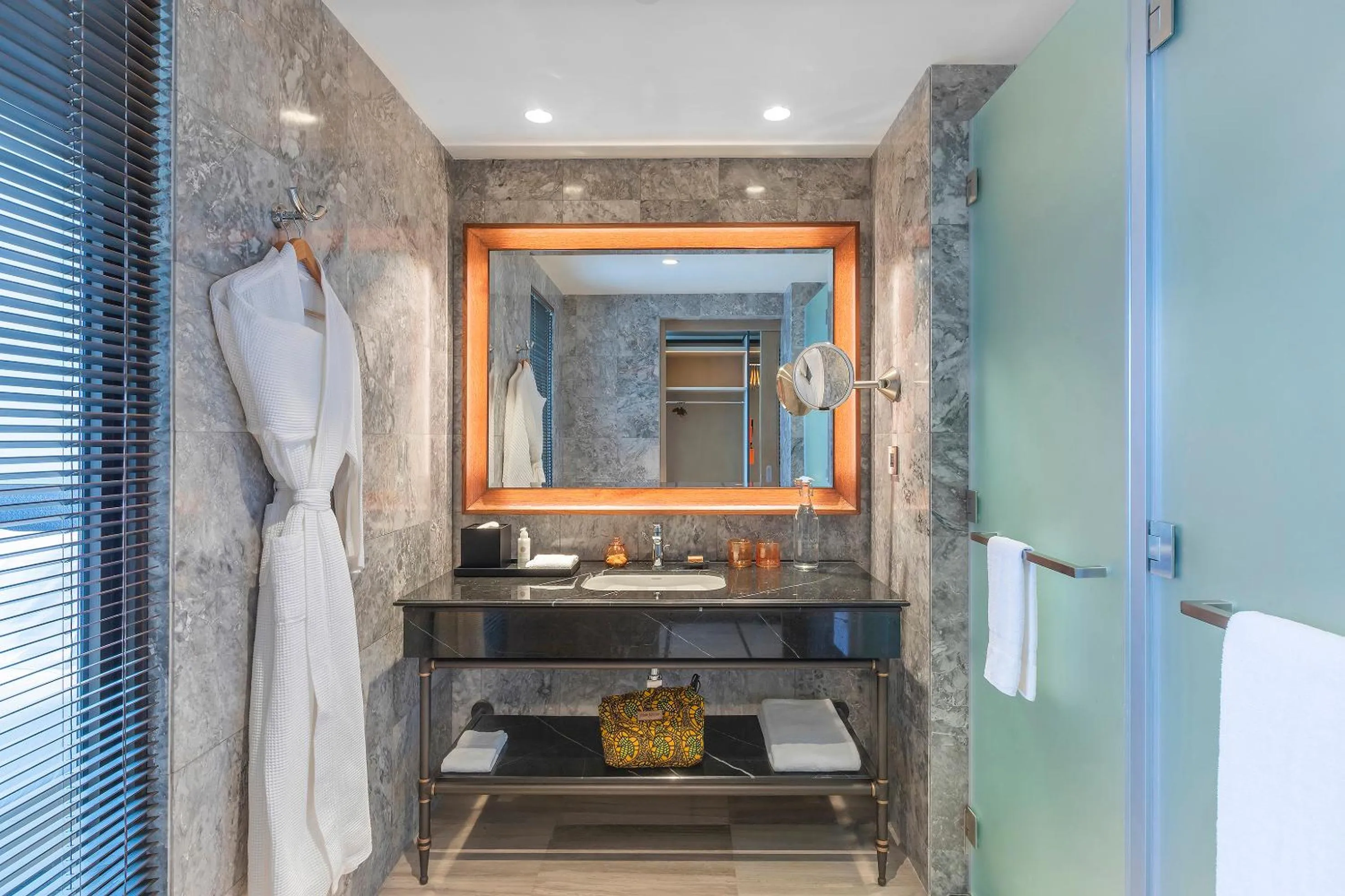 Shower in Gran Melia Arusha