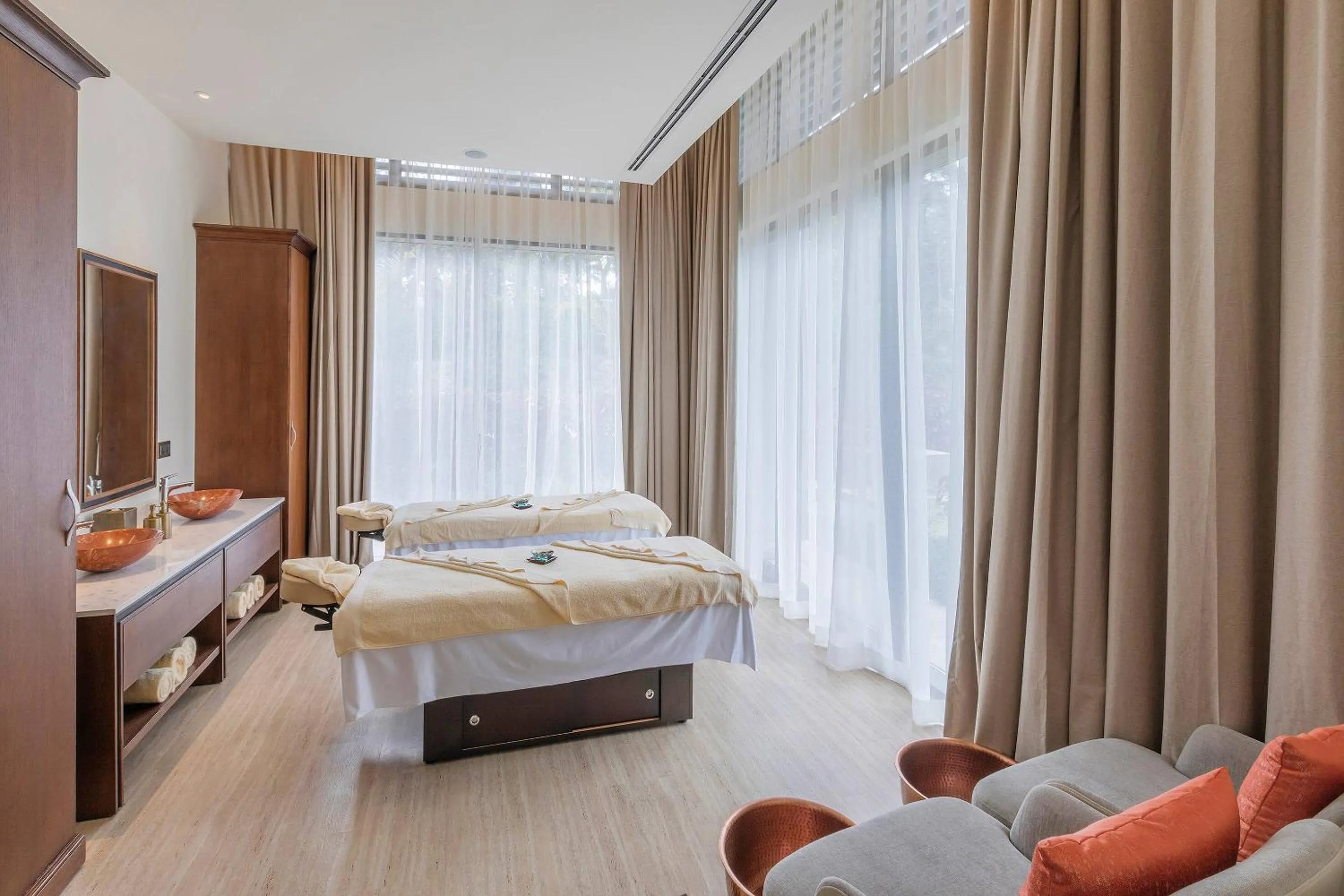 Bed in Gran Meliá Arusha