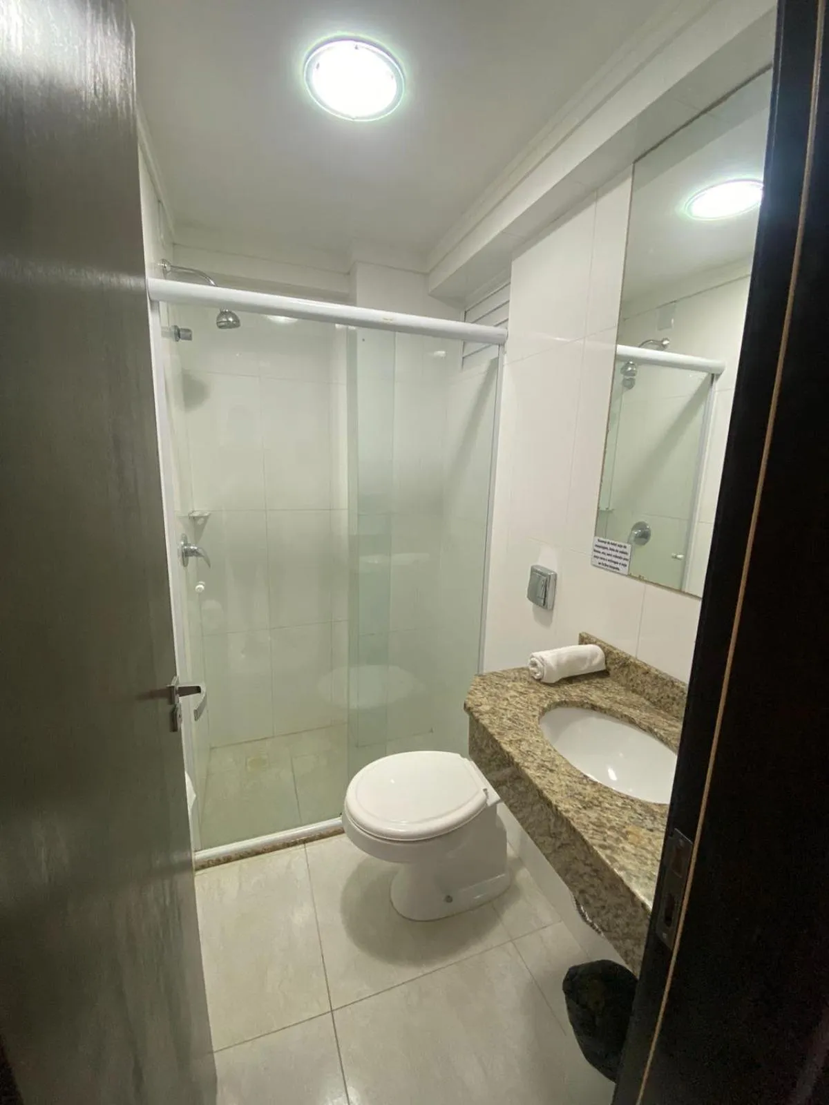 Shower in Hotel Jardim do Mar