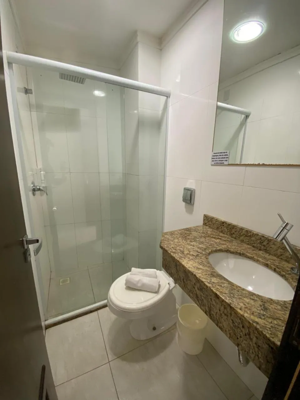 Shower in Hotel Jardim do Mar