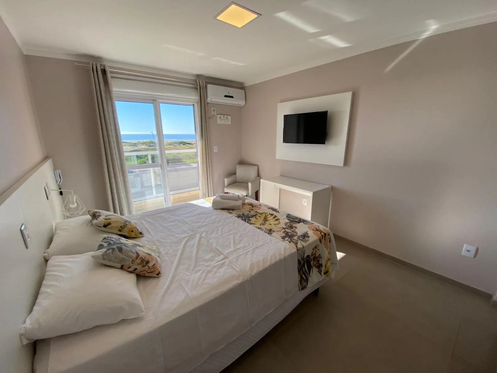 Bed in Hotel Jardim do Mar