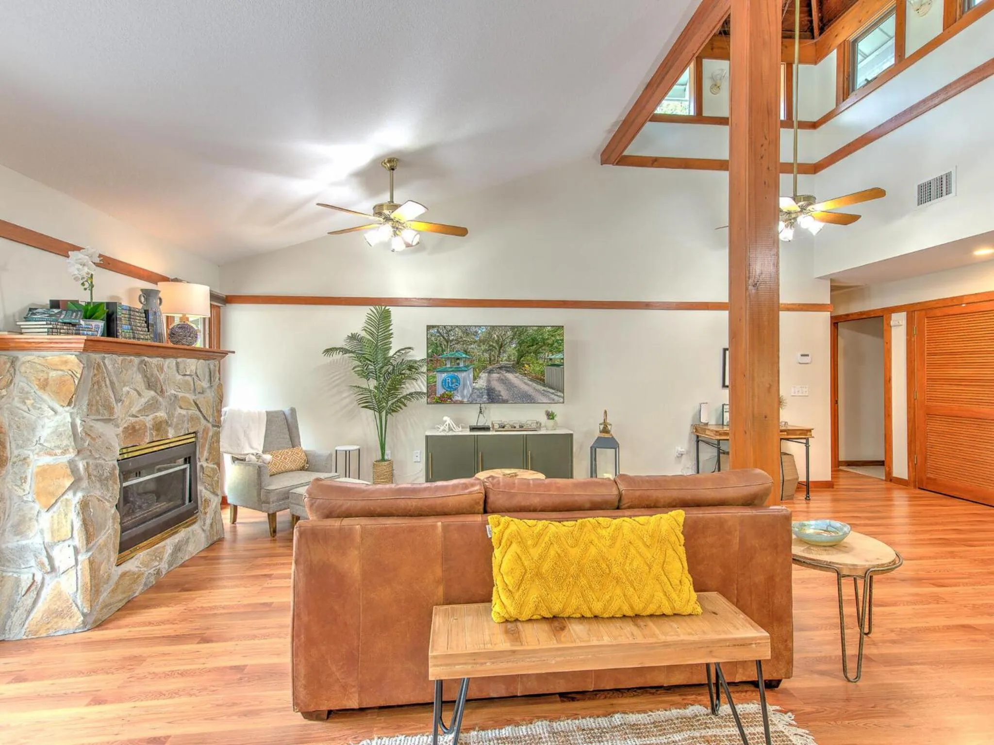 TV and multimedia in Riverbend Retreat Fla