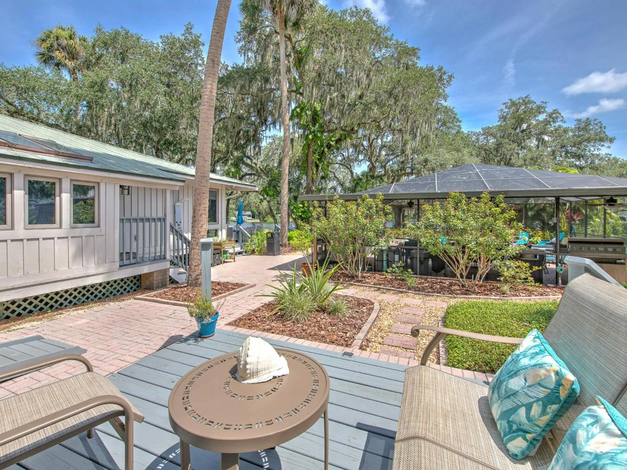 Property building in Riverbend Retreat Fla