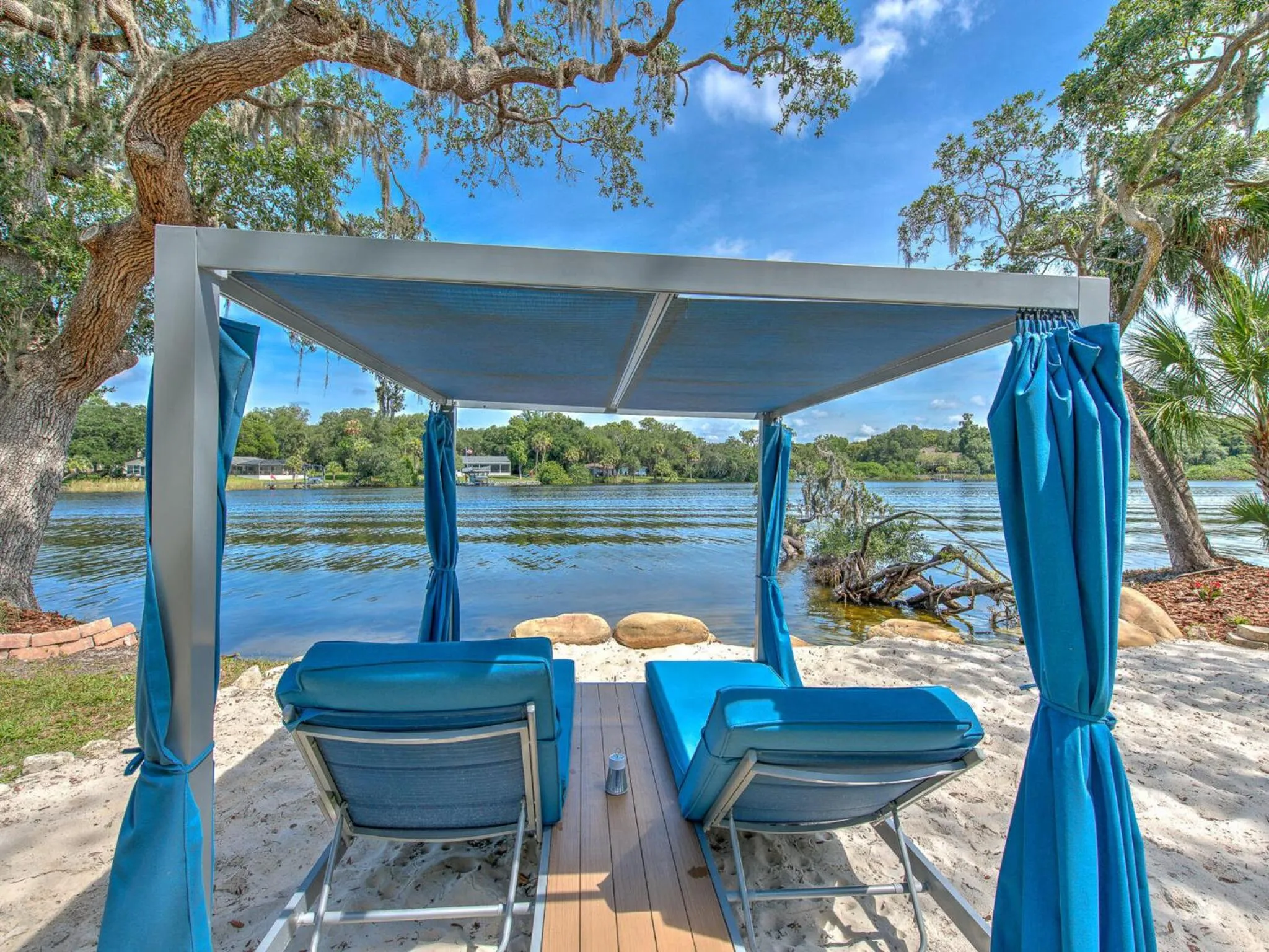 Natural landscape in Riverbend Retreat Fla