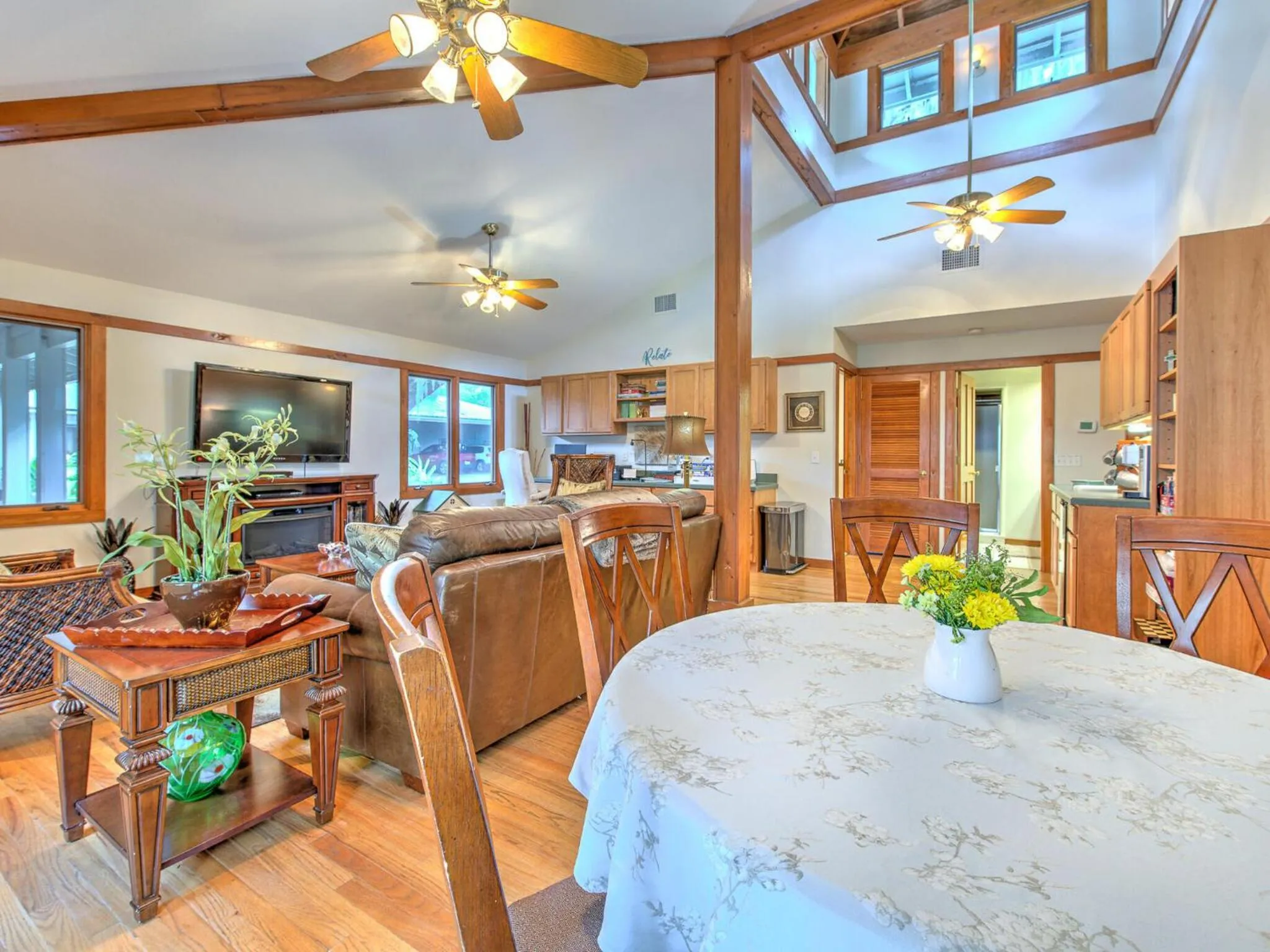 Kitchen or kitchenette in Riverbend Retreat Fla