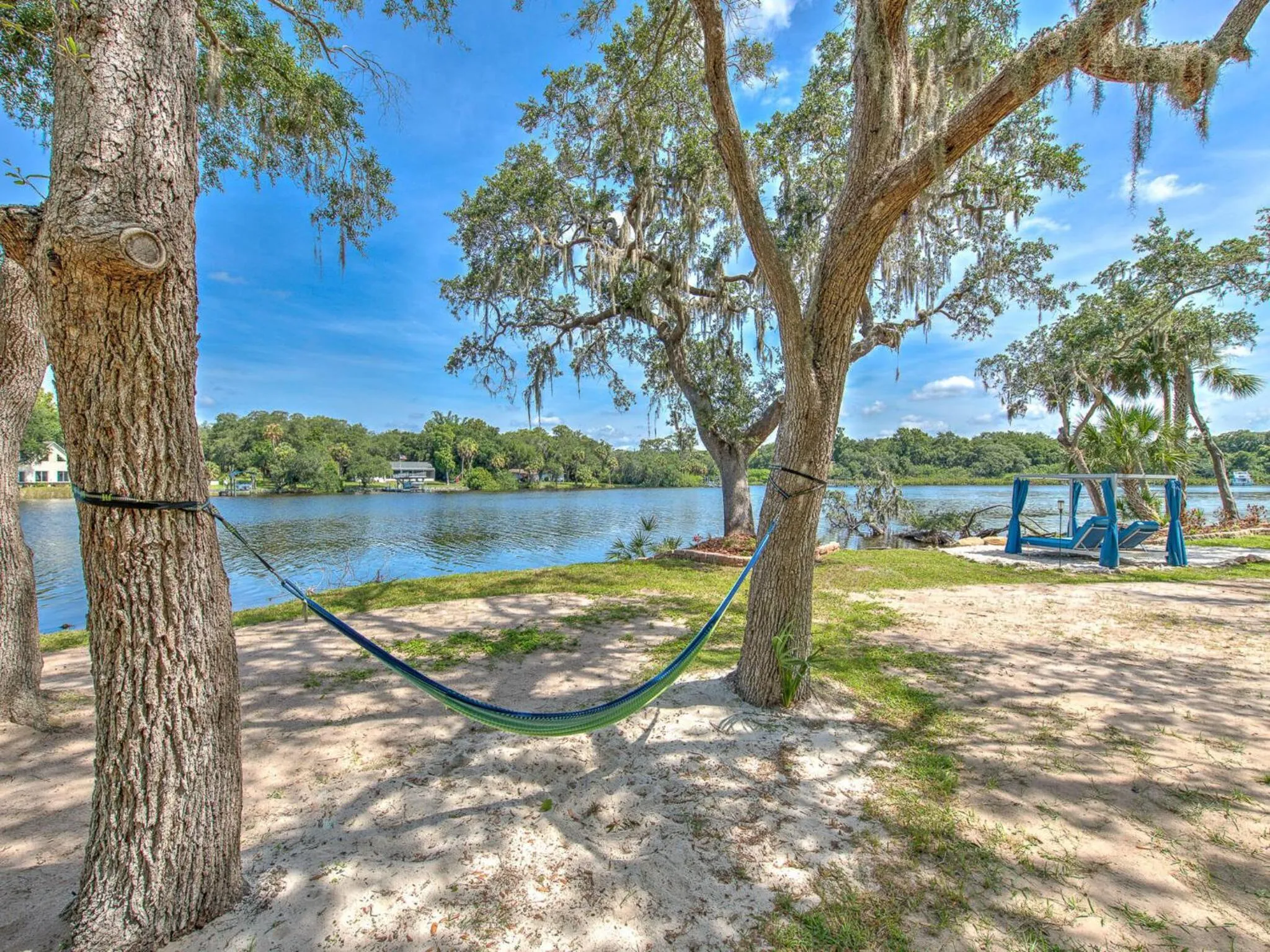 Natural landscape in Riverbend Retreat Fla