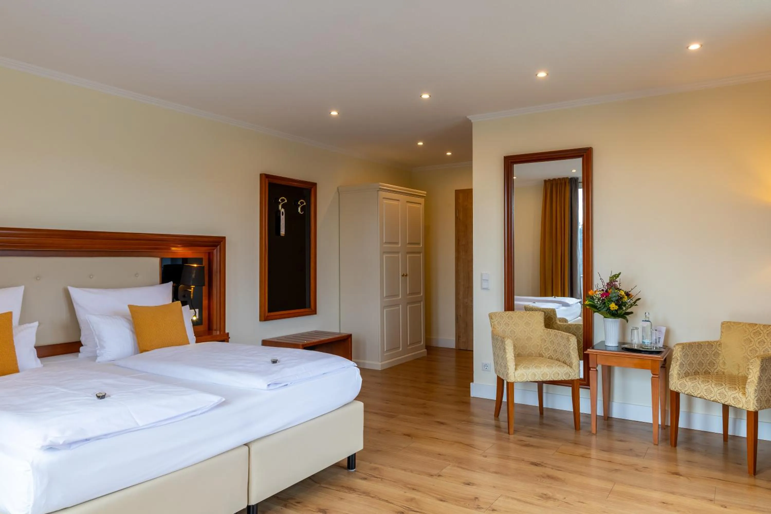 Photo of the whole room, Bed in Hotel Schloss Rheinfels