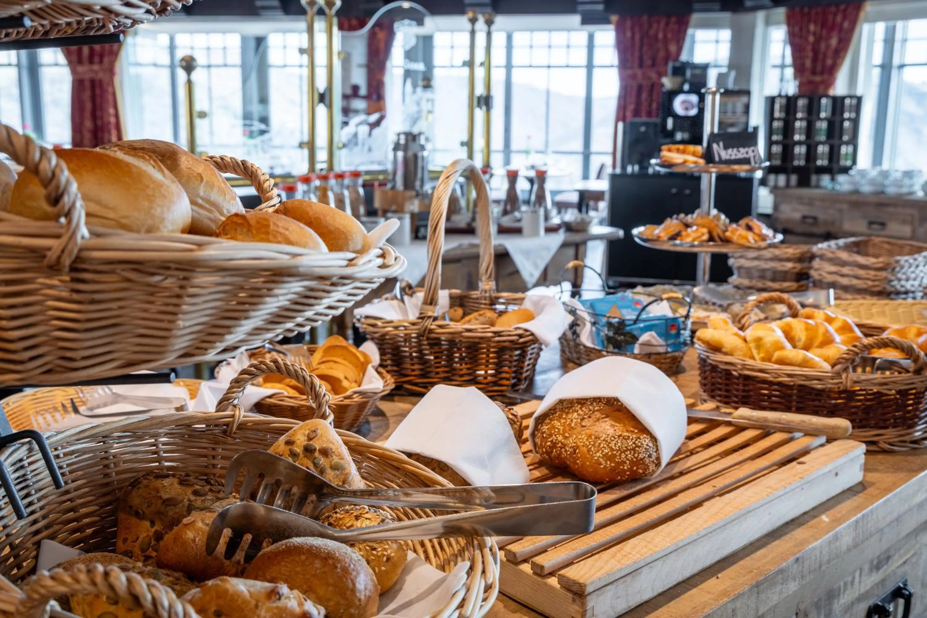 Breakfast in Hotel Schloss Rheinfels