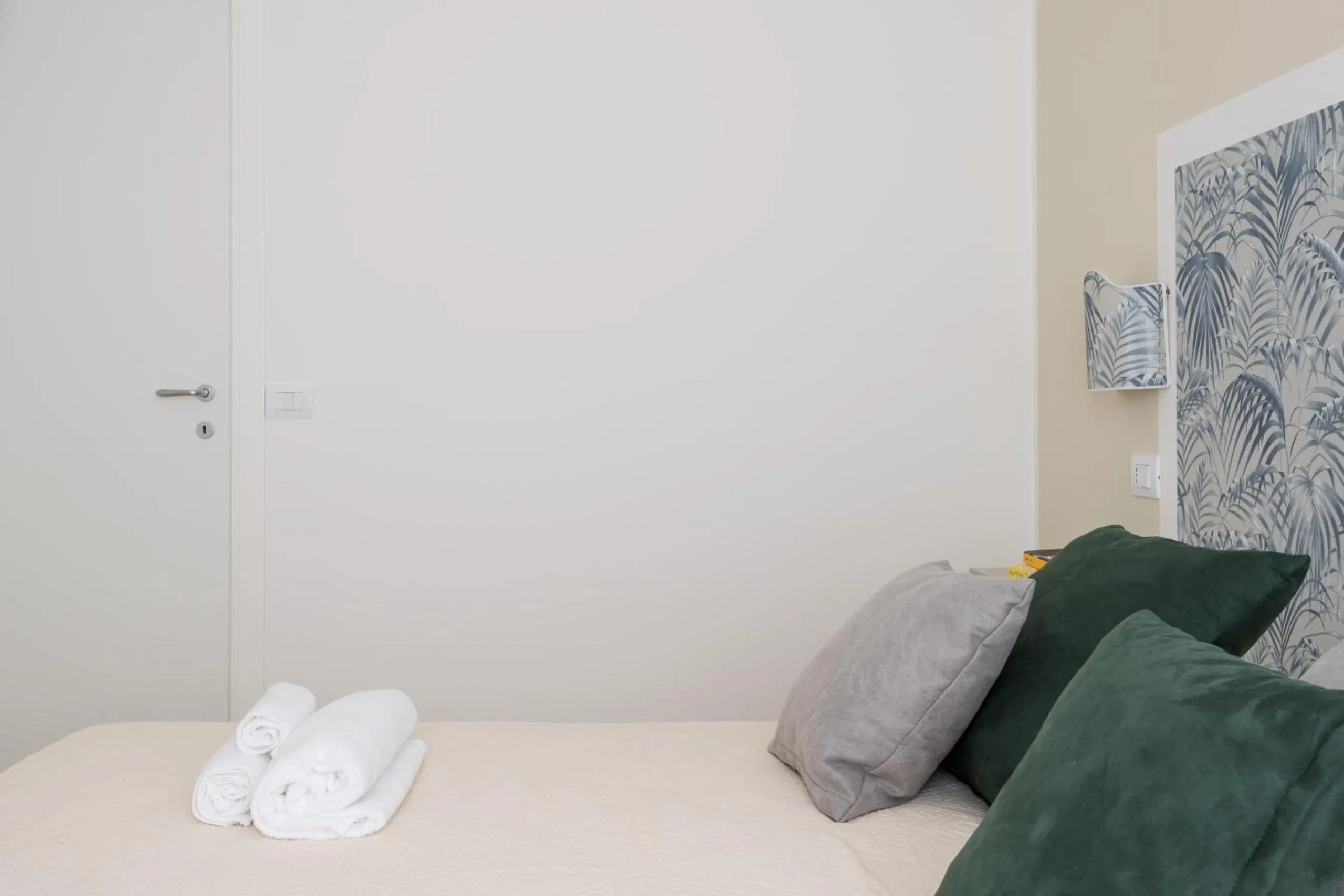 Bedroom, Bed in Wonderful Italy Suites