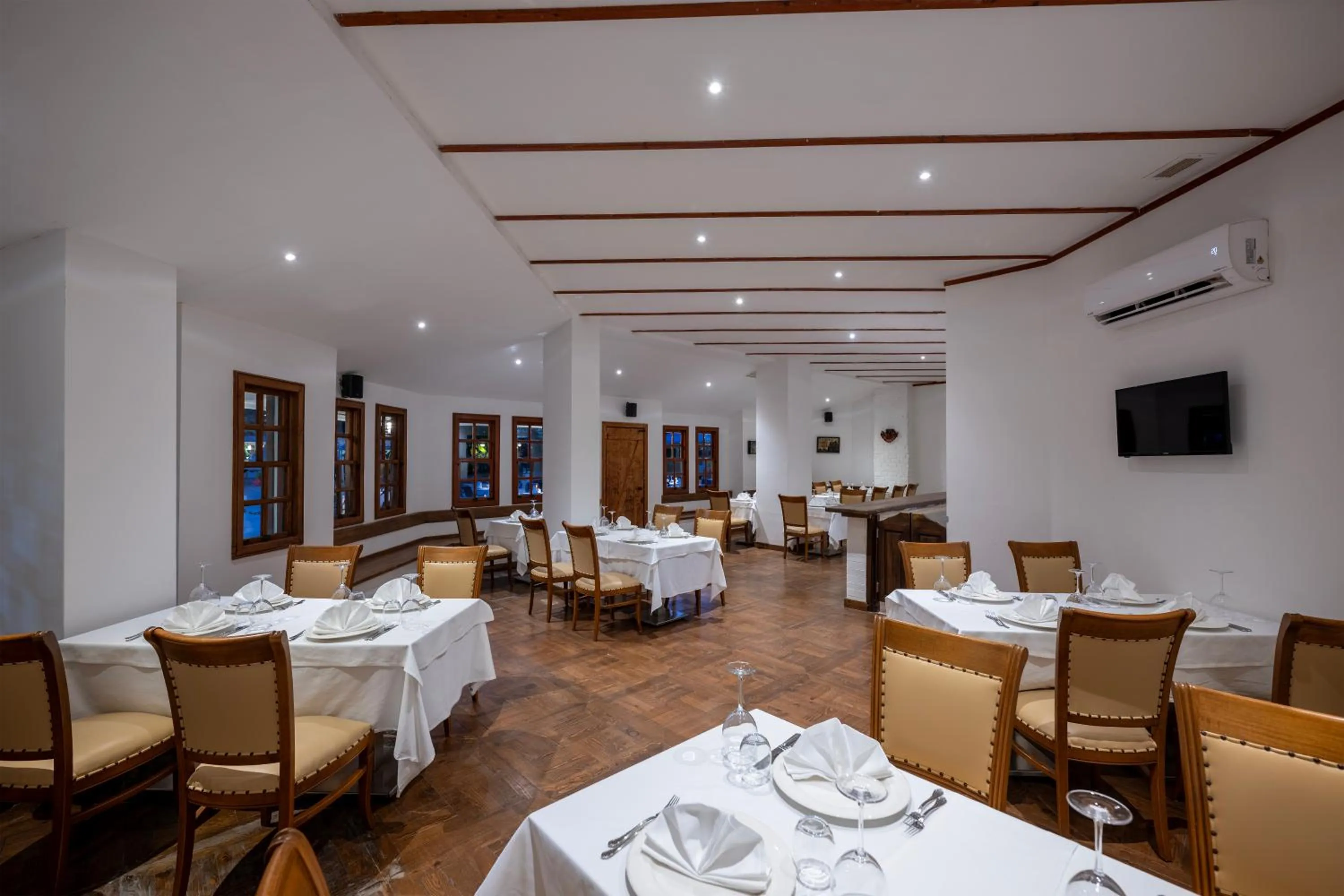 Restaurant/places to eat in Adora Hotel & Resort