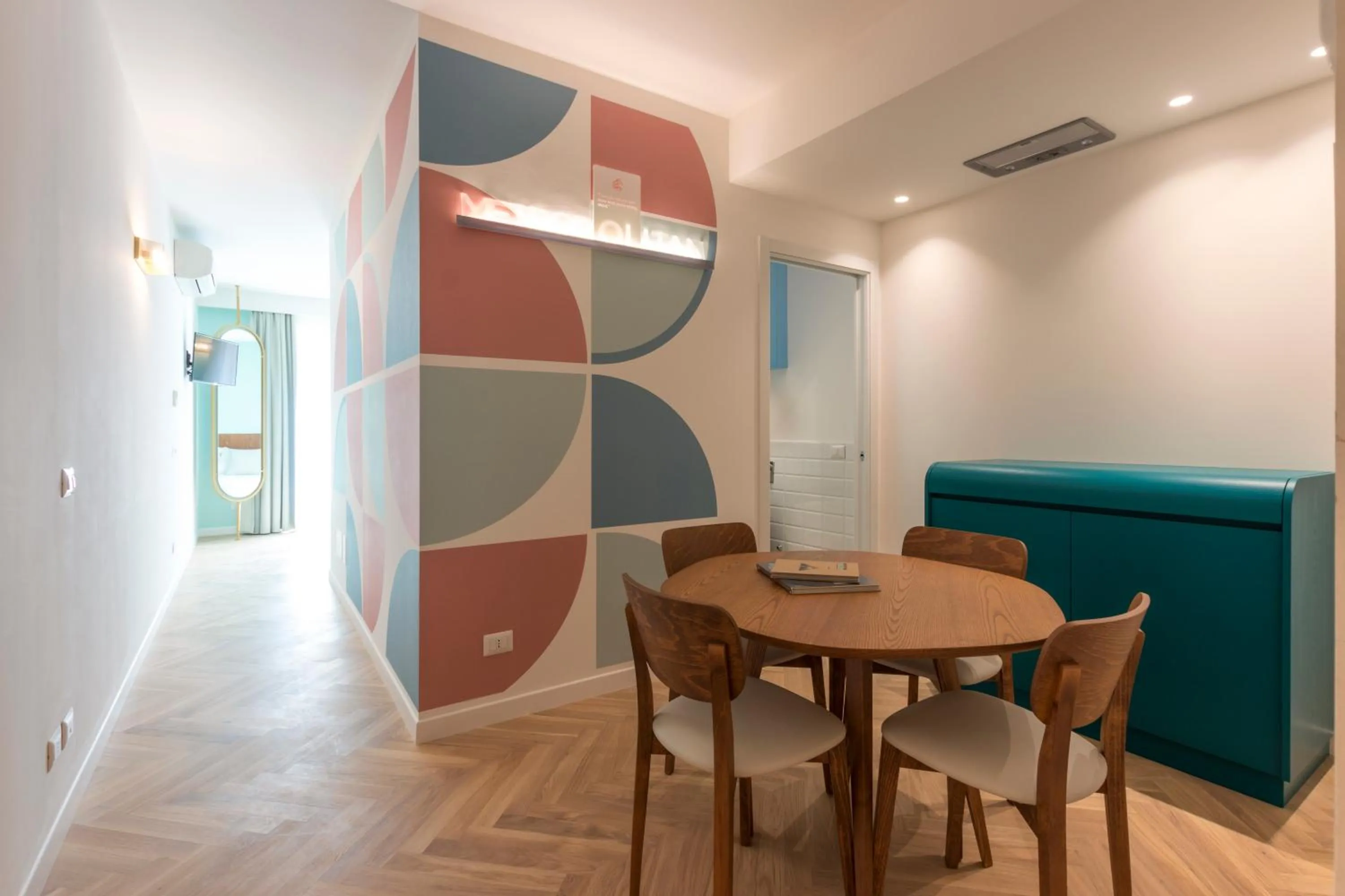 Dining area in Metropolitan Suites