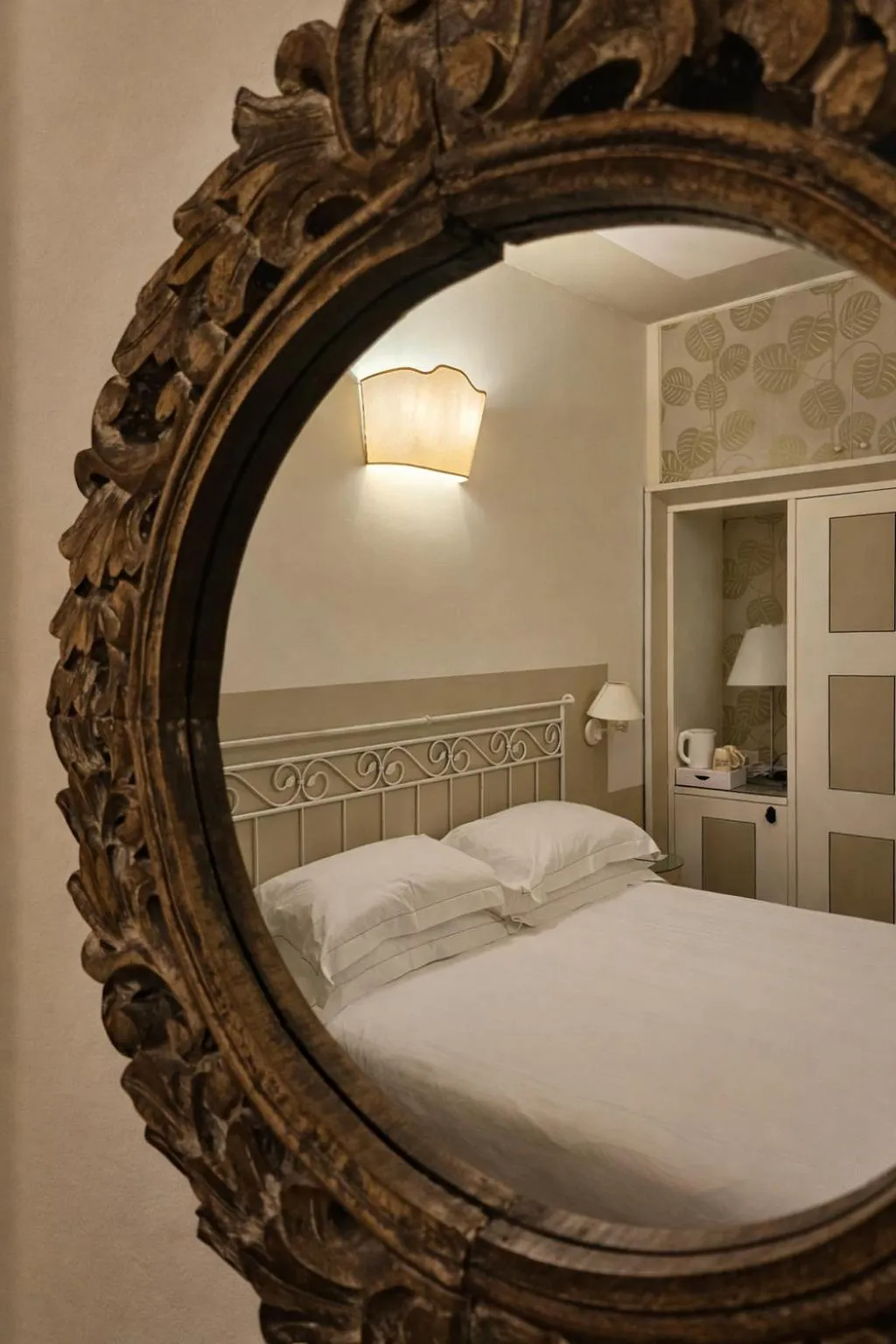 Decorative detail, Bed in Albergo Le Terme